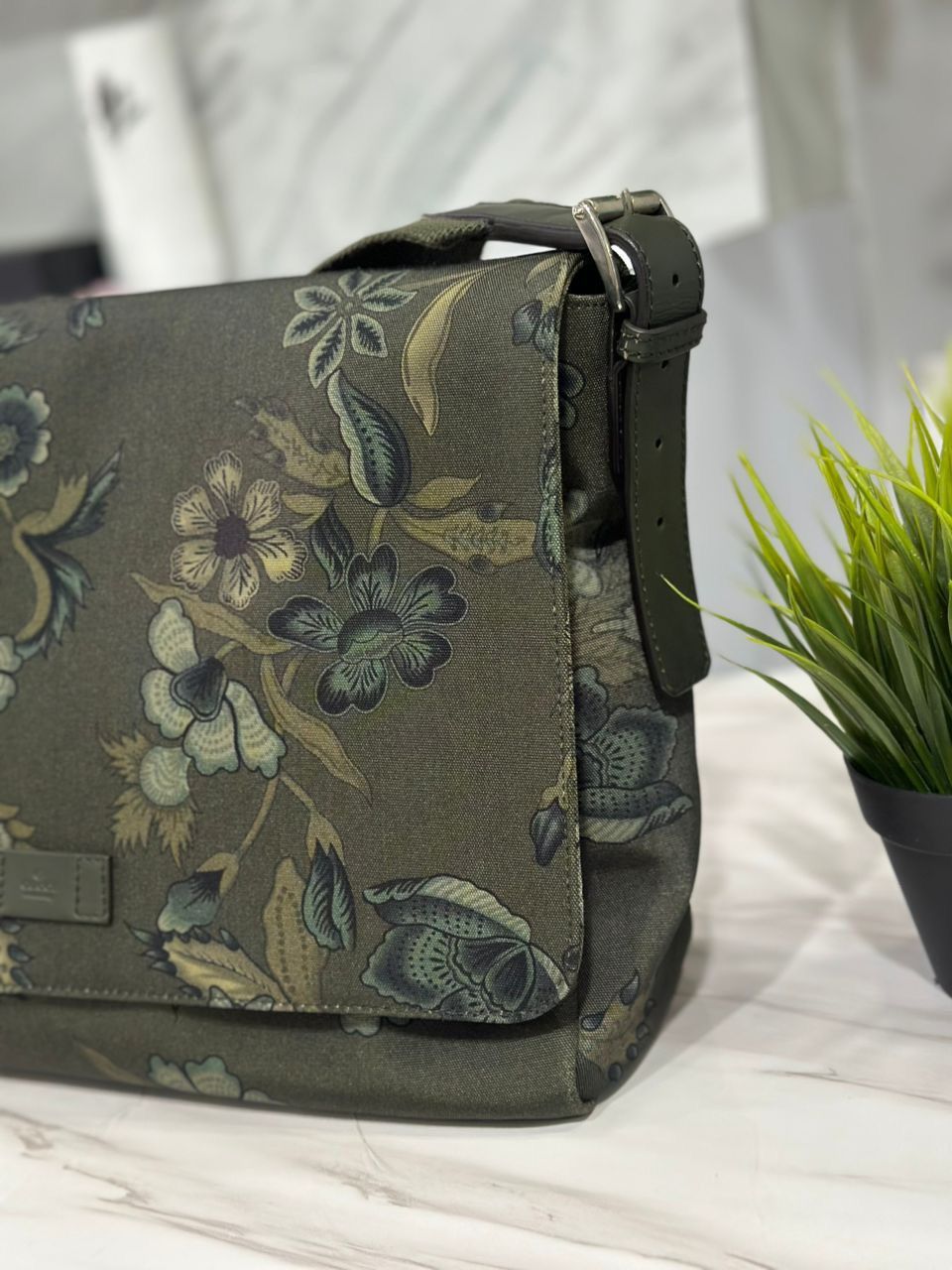 Gucci Authentic Gucci Green Canvas Shoulder Bag Size ONE SIZE - 4 Thumbnail