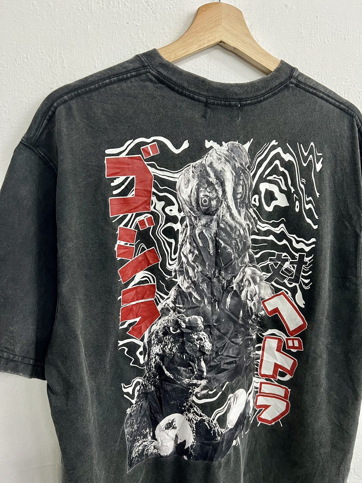 atmos NWT Atmos Godzilla VS Hedorah 2023 Tee Size US M / EU 48-50 / 2 - 13 Thumbnail