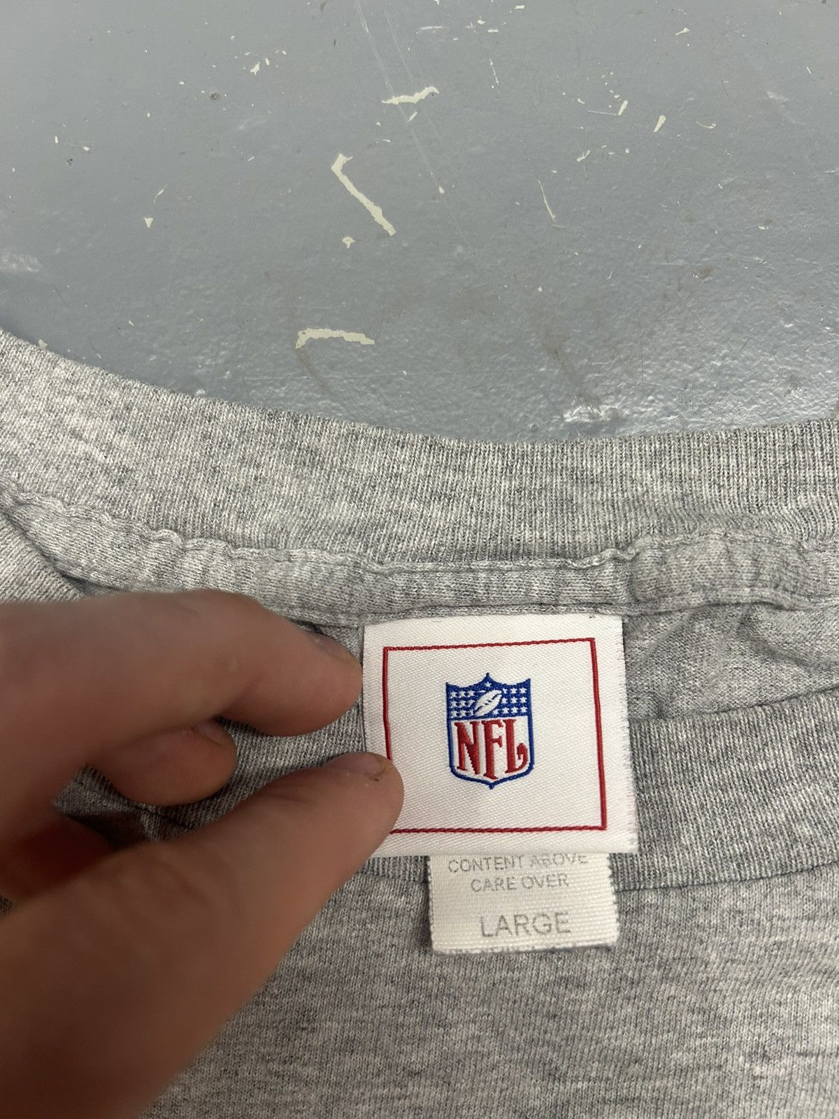 NFL × Vintage Crazy Vintage Y2K Essential Grey Buccaneers NFL Tee Shirt Size US L / EU 52-54 / 3 - 3 Thumbnail