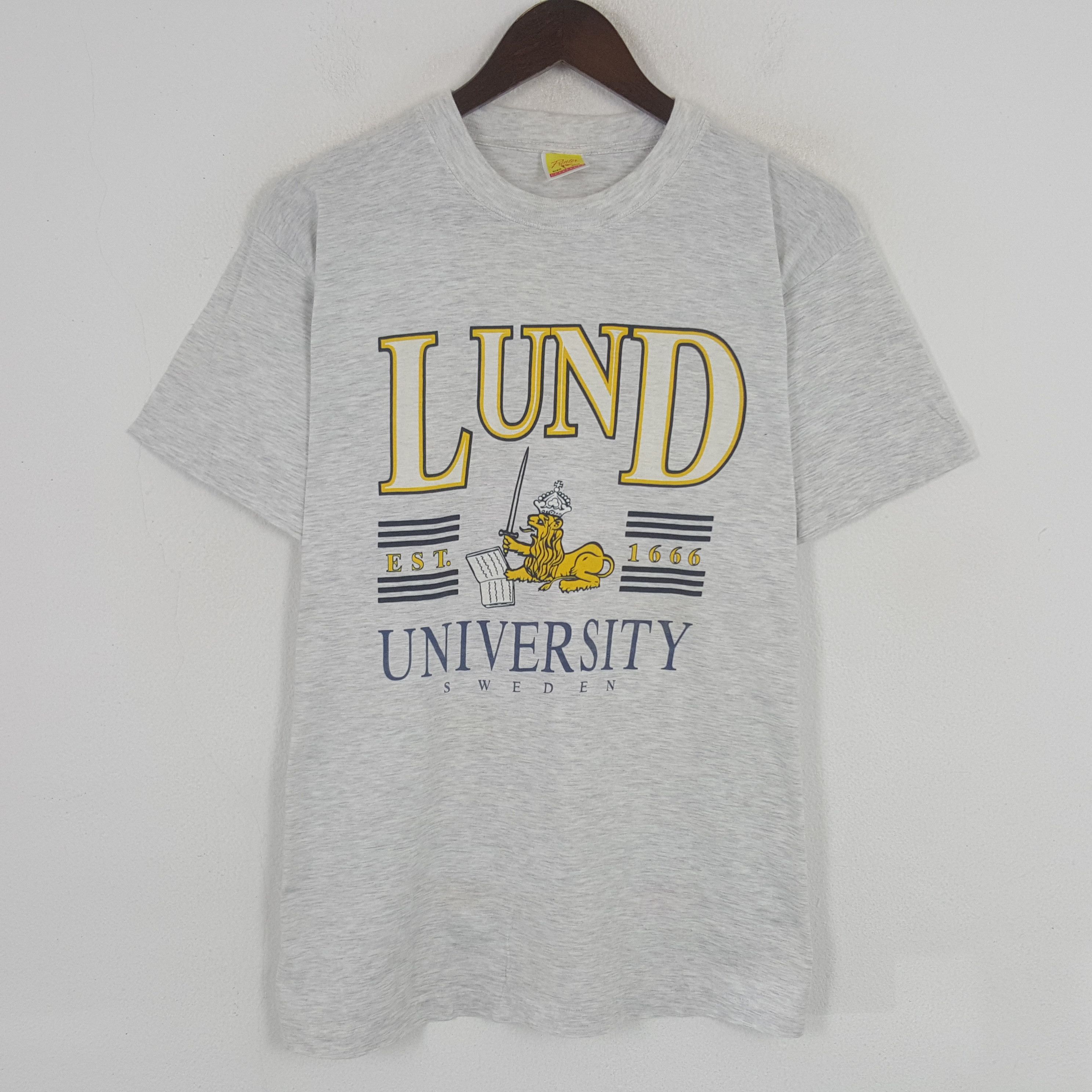 Vintage Vintage University Sweden Tshirt Size US M / EU 48-50 / 2 - 1 Thumbnail