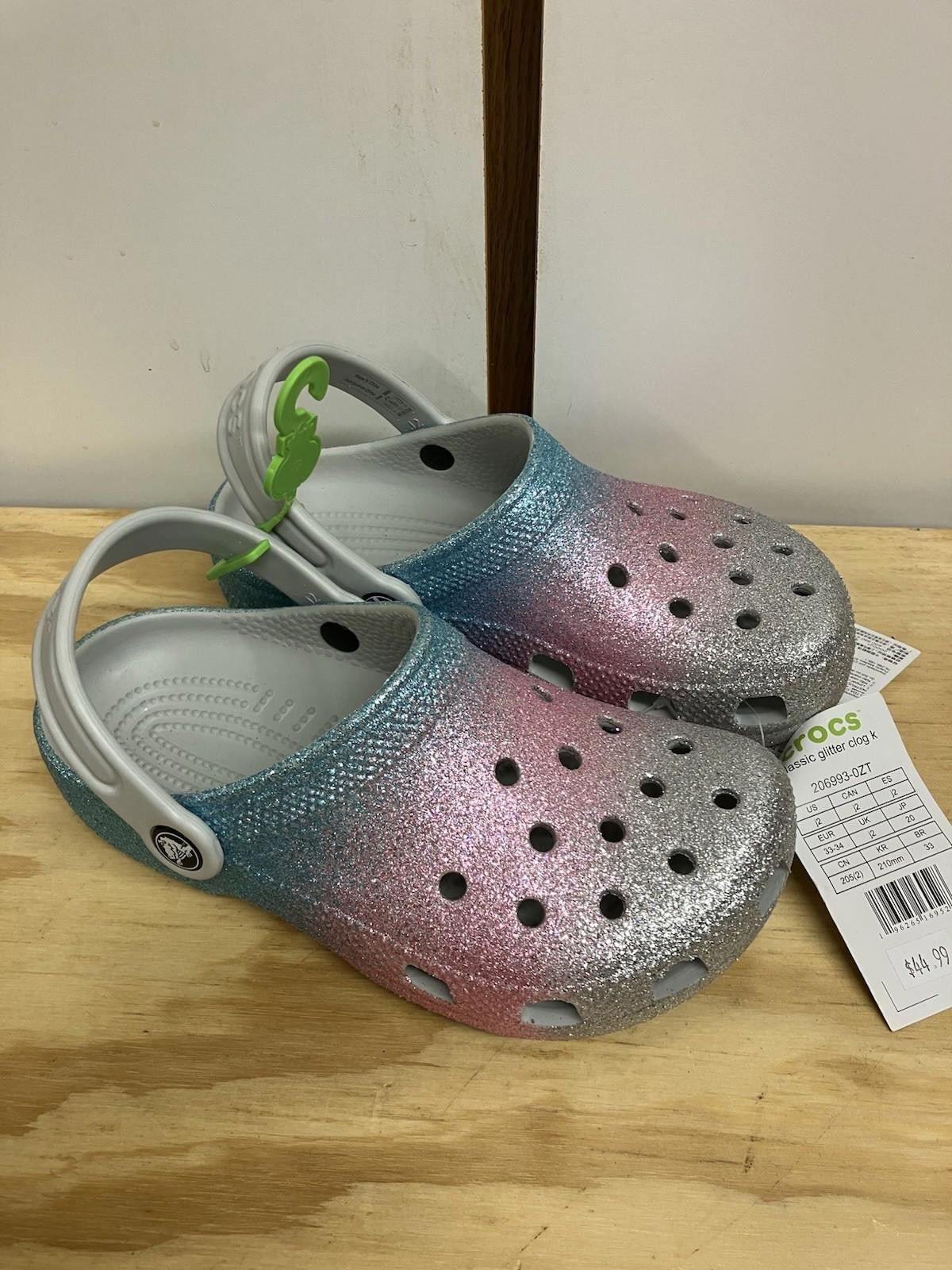 Crocs NWT Crocs Big Kids Classic Glitter Clogs Ombre Size J6 Size US 6 / IT 36 - 4 Thumbnail