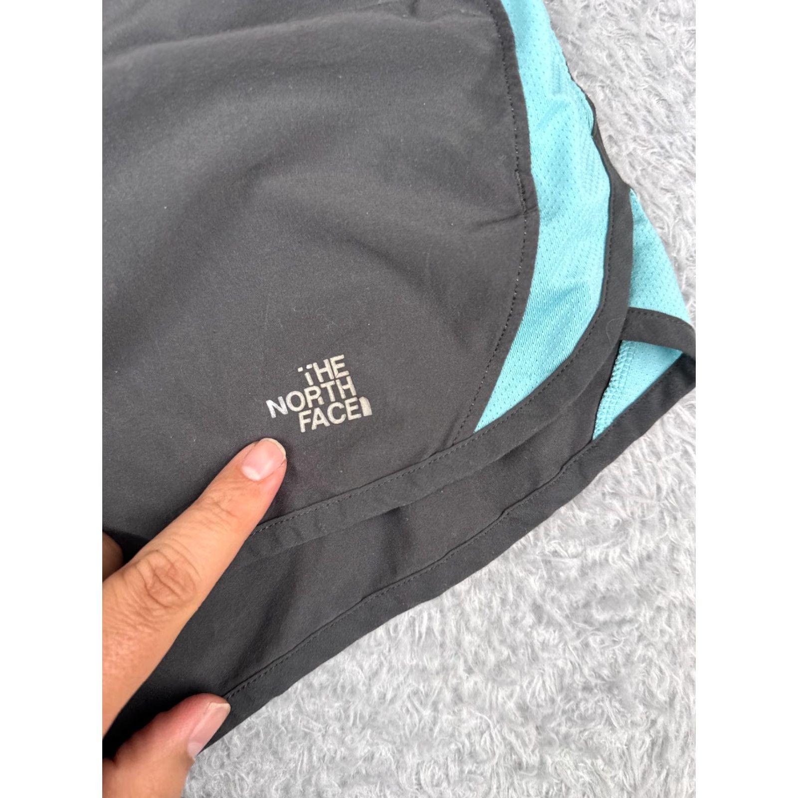 The North Face VINTAGE: The North Face Shorts Women Small Gray Teal Lined Polyester Blend Run Running Size 28" / US 6 / IT 42 - 6 Thumbnail