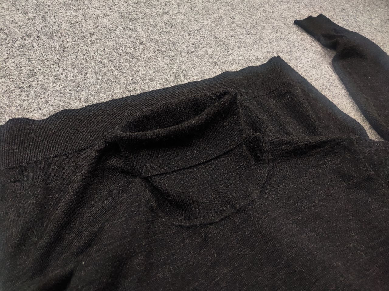 Hugo Boss Hugo Boss light wool Sweater high turtleneck collar Gray Size US M / EU 48-50 / 2 - 13 Thumbnail