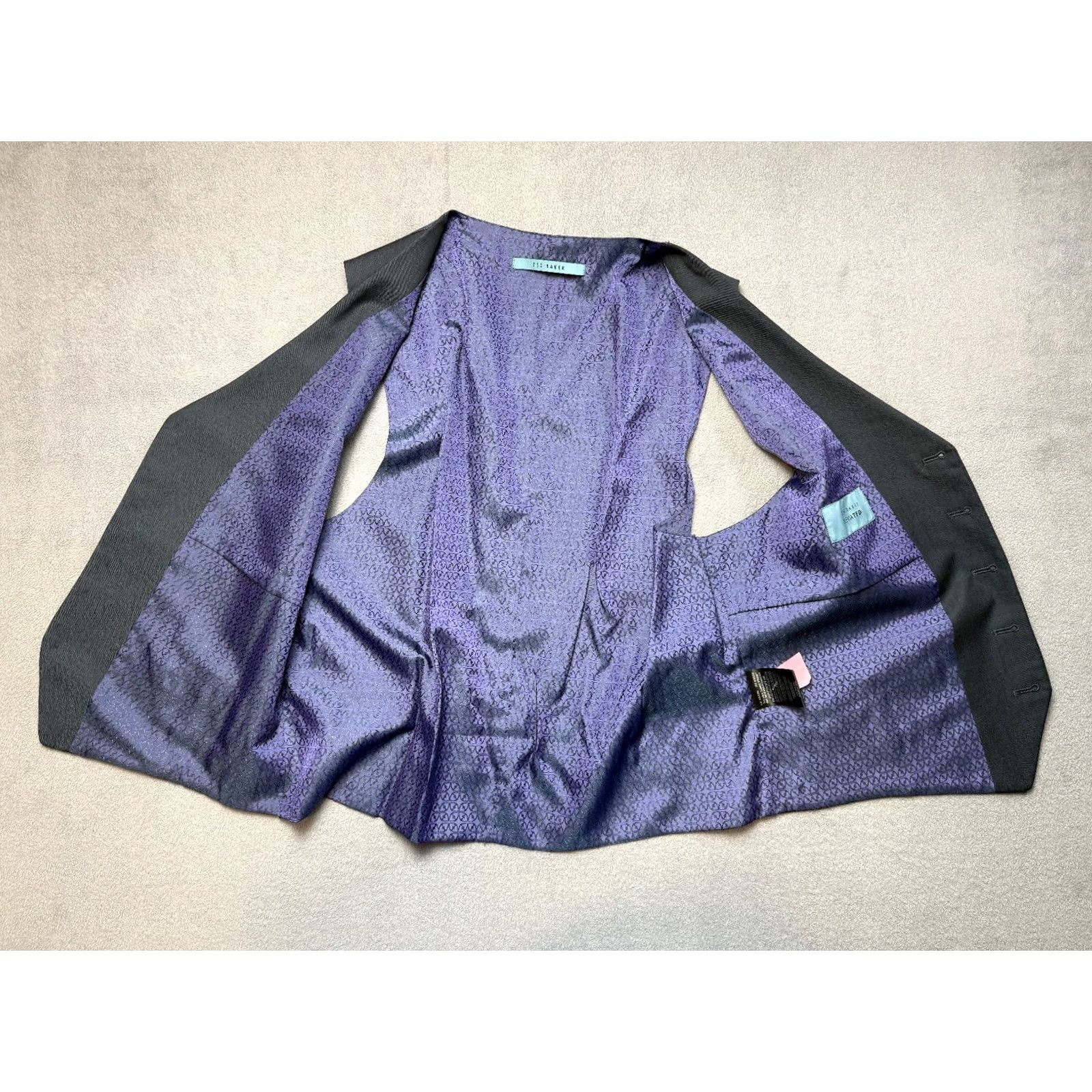 Ted Baker Ted Baker Coat? vest? Gray Suit Vest Mens 44R Regular 3 Piece Waistcoat Gray Ted Baker Mens 44R Suit Vest Size US S / EU 44-46 / 1 - 4 Thumbnail
