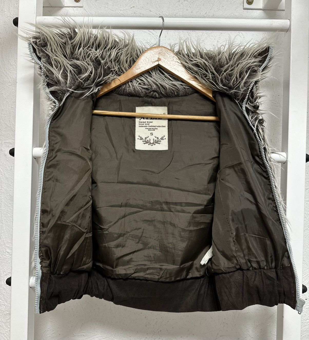 Hysteric Glamour Women’s Faux Fur Vest Size S Y2K 2000s Hysteric Glamour Size S / US 4 / IT 40 - 7 Thumbnail