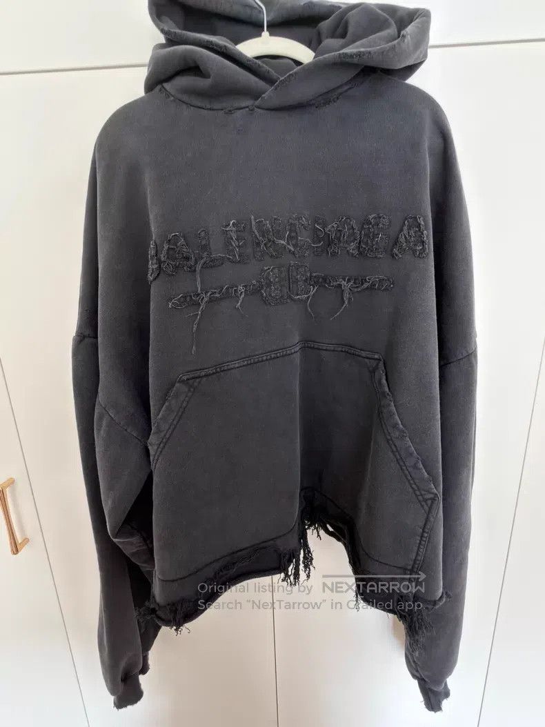 Balenciaga Balenciaga Solid Color Short Hooded Raglan Sweatshirt Size US S / EU 44-46 / 1 - 1 Thumbnail