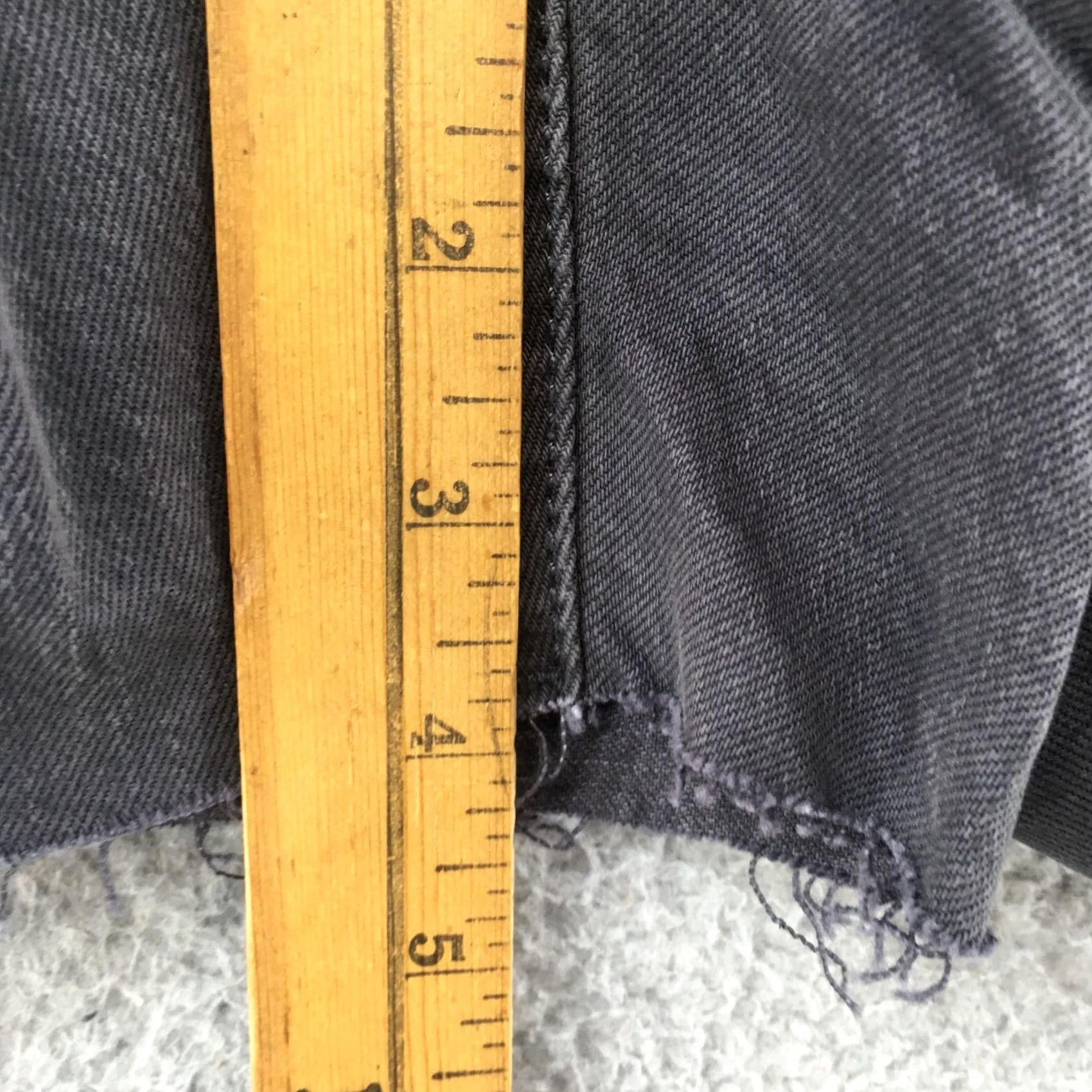 Vintage Universal Thread Womens Black Denim Midi Shorts 26W Plus Cut Off Raw Hem 5-Pocket Mid Rise Shorts Size 26" / US 2 / IT 38 - 7 Thumbnail