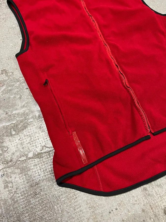 Prada 2000s Prada Red Linea Rossa Sleeveless Polar Fleece Vest Size US L / EU 52-54 / 3 - 7 Thumbnail