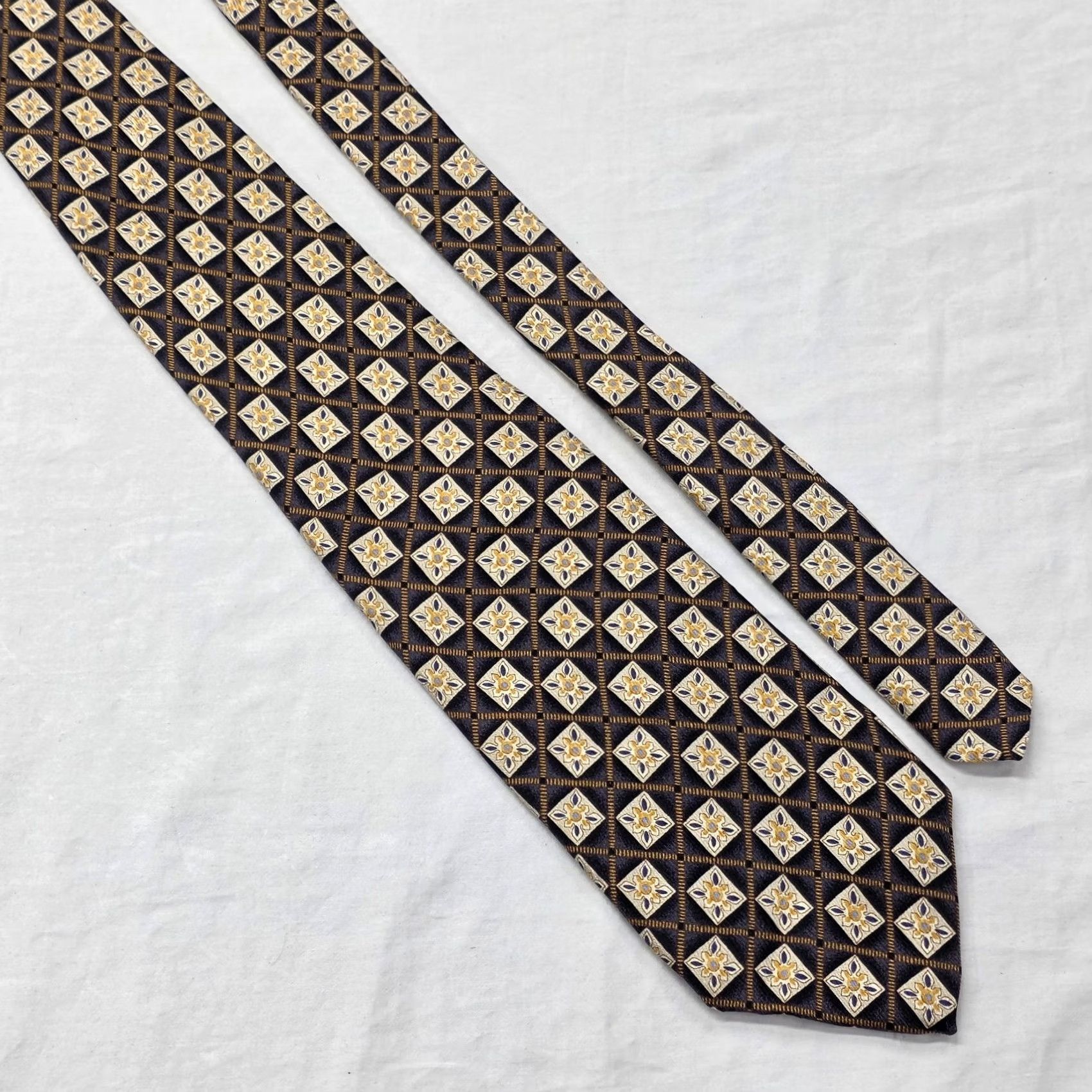 Robert Talbott Robert Talbott Studio Silk Necktie Mens Black Geometric USA Stylish Artsy Tie 59" Classic 4" Width TIE Mens Size ONE SIZE - 4 Thumbnail