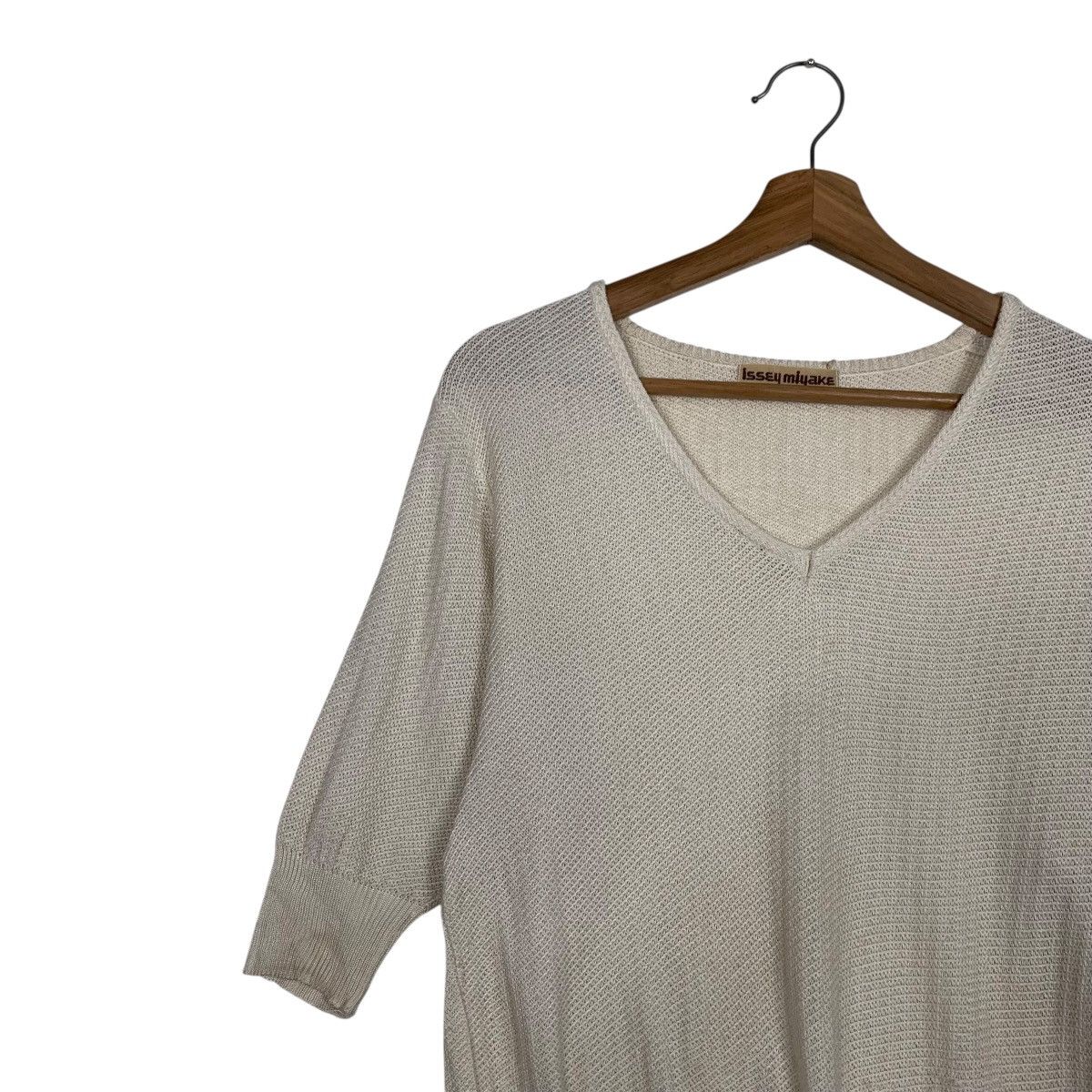 Issey Miyake Vintage ISSEY MIYAKE Short Sleeve V Neck Knitwear #3557-C162 Size US S / EU 44-46 / 1 - 4 Thumbnail