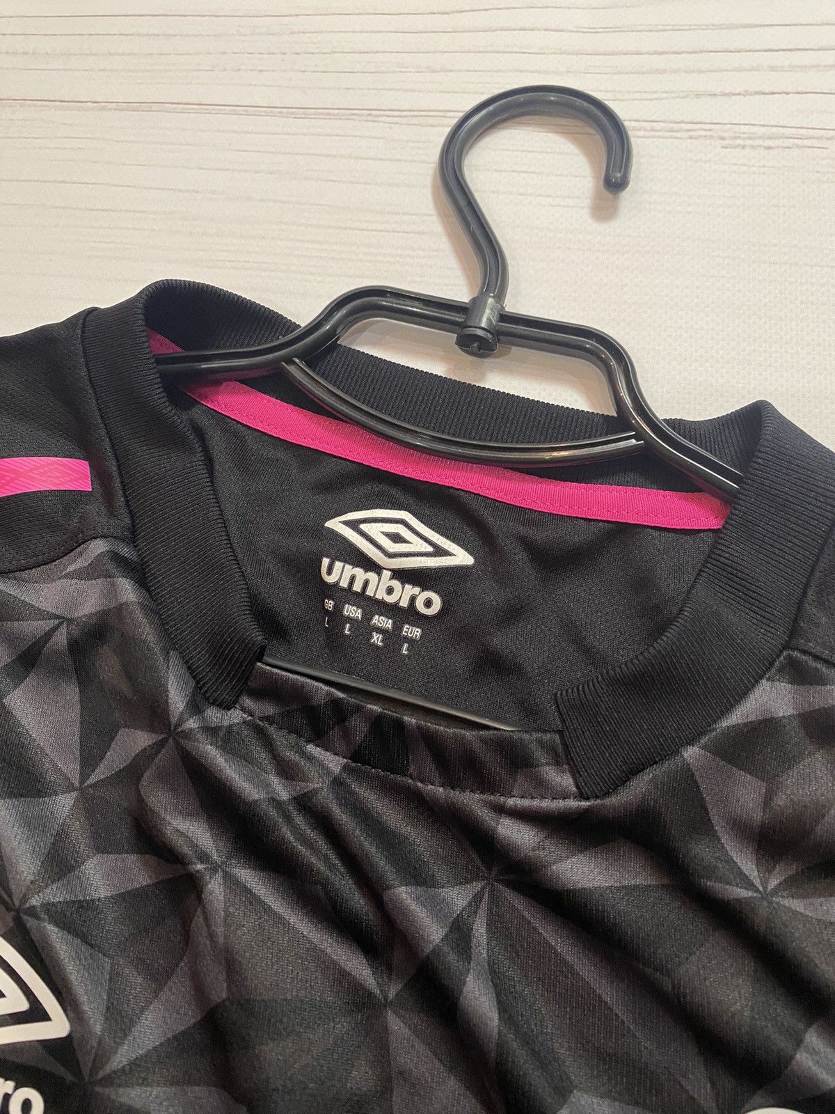 Umbro Derby County 2017/18 third soccer jersey football t shirt Size US M / EU 48-50 / 2 - 3 Thumbnail
