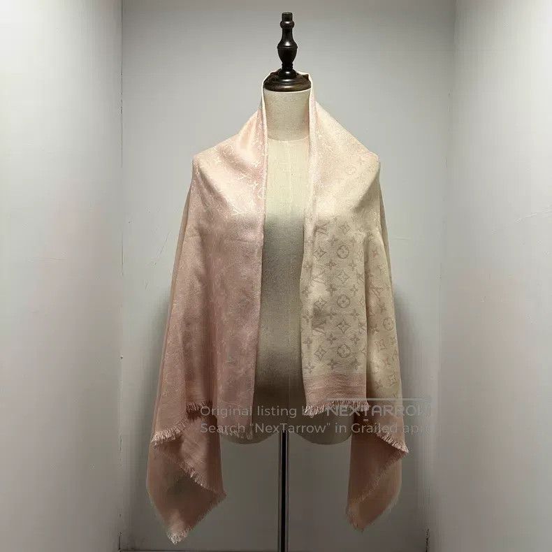 Louis Vuitton Louis Vuitton Chameleon Full Seal scarf Size ONE SIZE - 1 Thumbnail