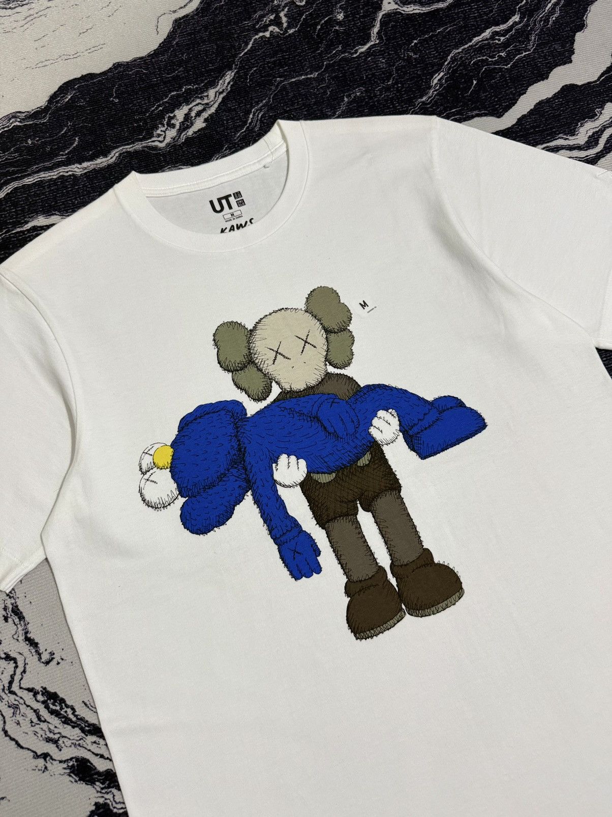 Kaws Uniqlo x kaws t shirt Size US M / EU 48-50 / 2 - 2 Thumbnail