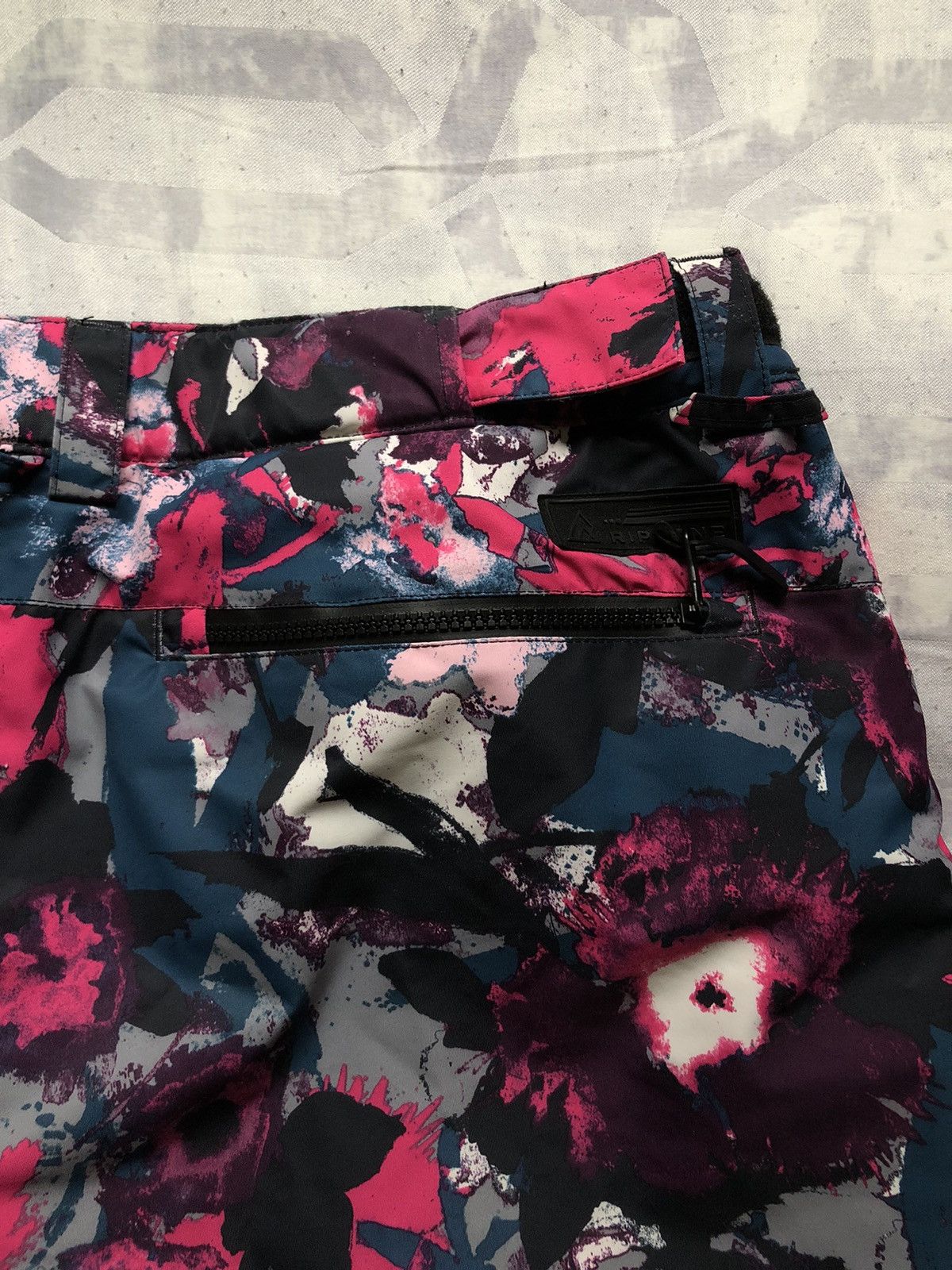 Vintage NWT Ripzone Pink Floral Snow Pants - Size XXL Size US 36 / EU 52 - 7 Thumbnail
