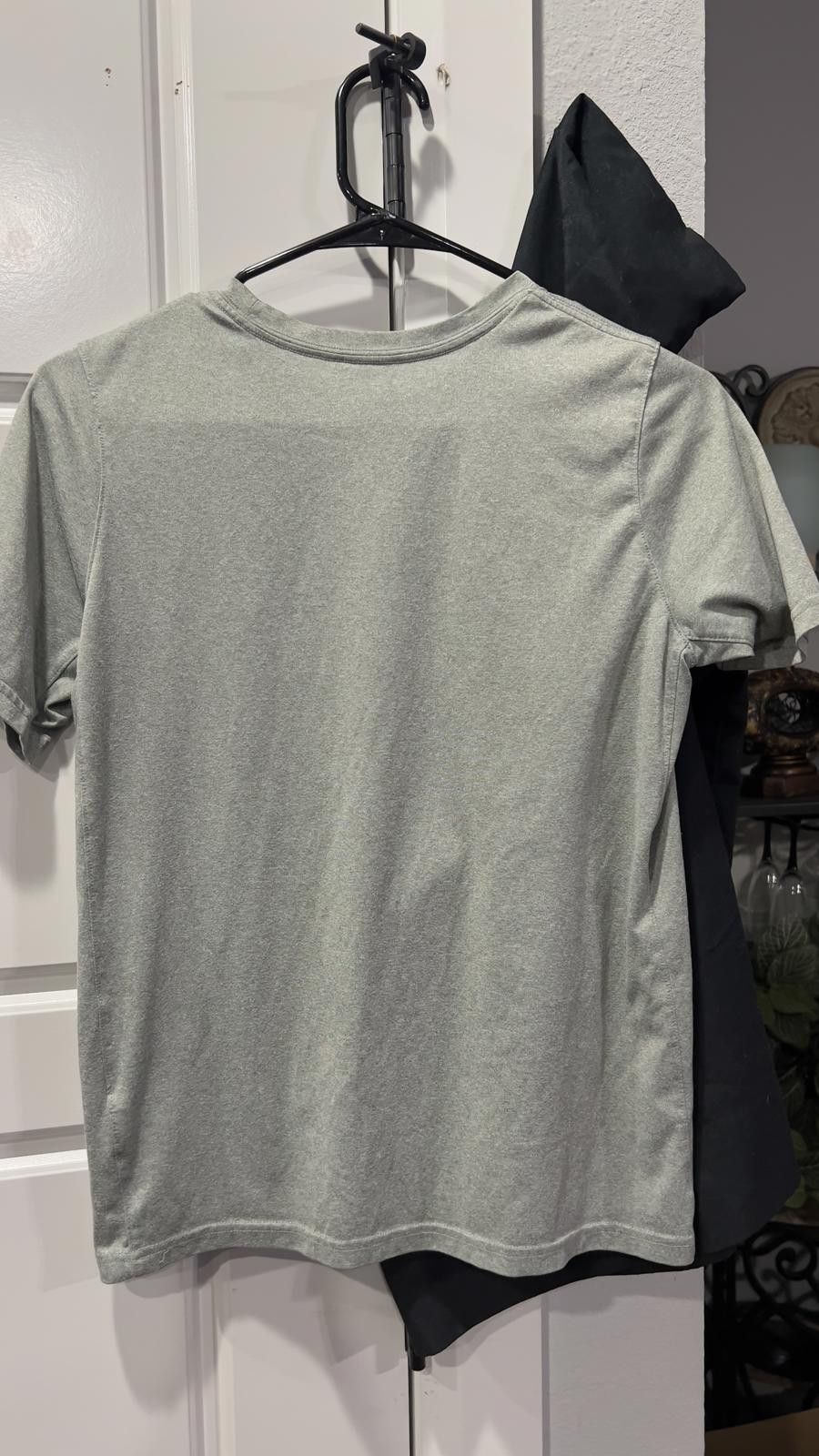 Nike Boys Nike Dri-FIT Gray Athletic T-Shirt - Size XL Size US XL / EU 56 / 4 - 2 Thumbnail