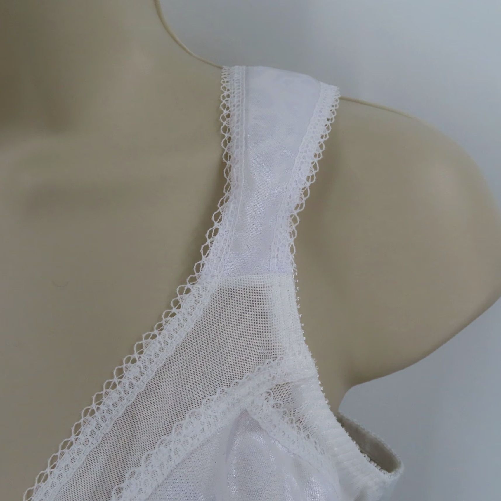 Vintage Playtex 38B Bra 18 Hour Ultimate Shoulder Comfort Wireless Unlined Wide Straps White Size ONE SIZE - 5 Thumbnail