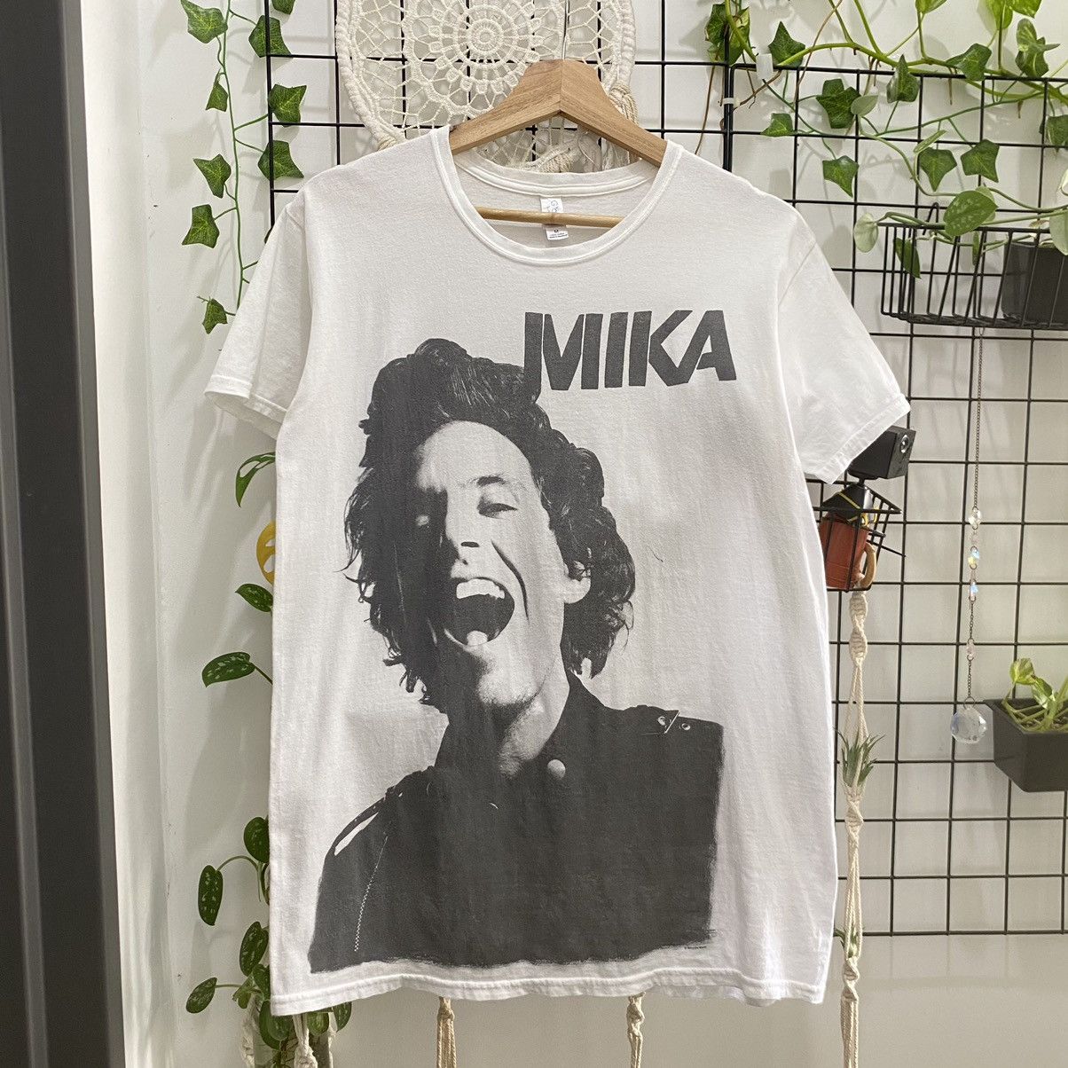 Band Tees Mika English Pop Singer Songwriter ERD GRUNGE GRAIL TEE Size US M / EU 48-50 / 2 - 1 Thumbnail