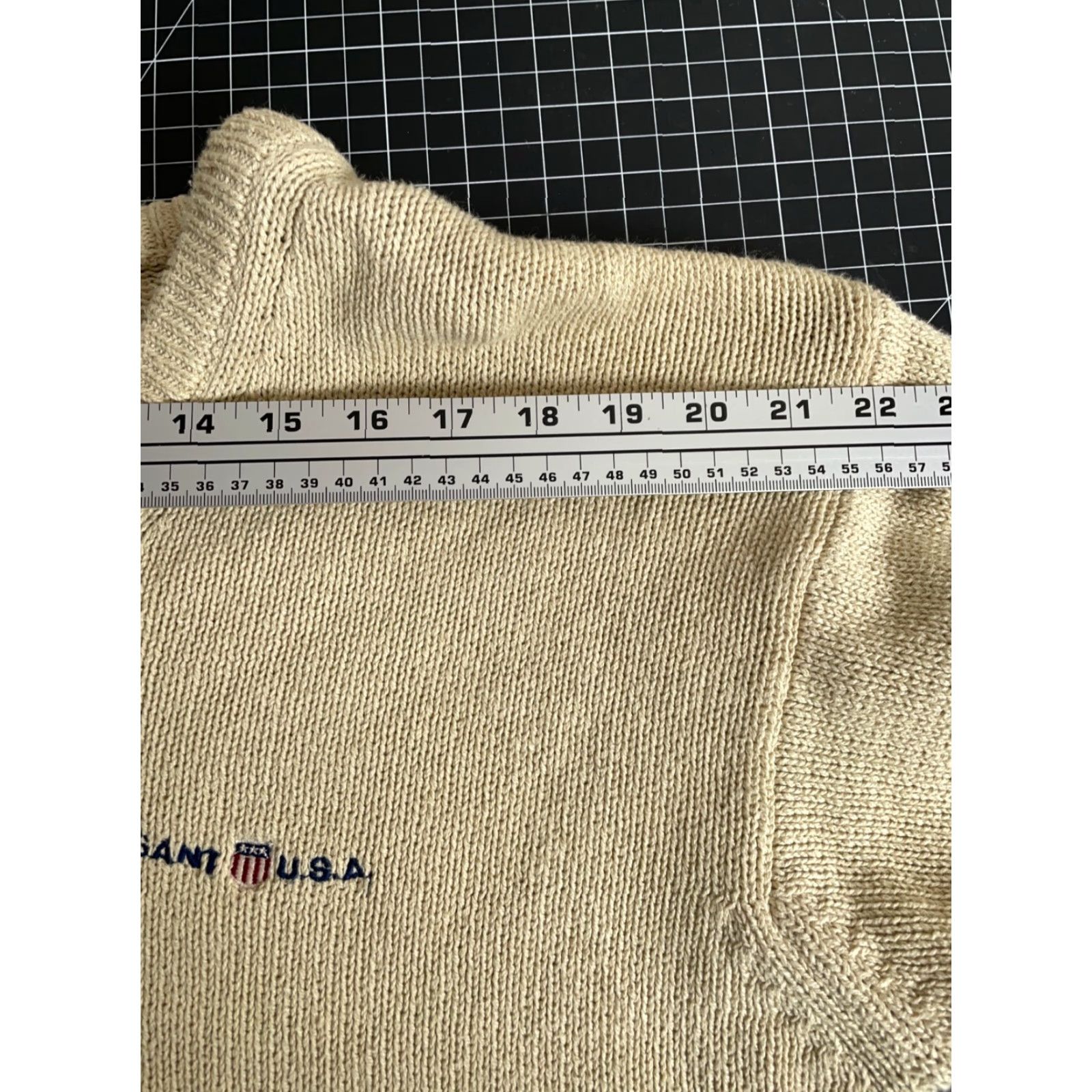 Gant VINTAGE GANT USA Sweater Adult Large Beige Cotton V-Neck Embroidered Preppy 90s Mens Size US L / EU 52-54 / 3 - 7 Thumbnail