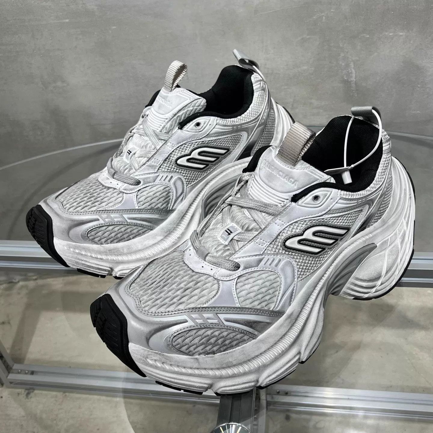 Balenciaga Balenciaga 10XL Distressed White/Gray Dad Shoe EUR 43 Size US 10 / EU 43 - 2 Thumbnail