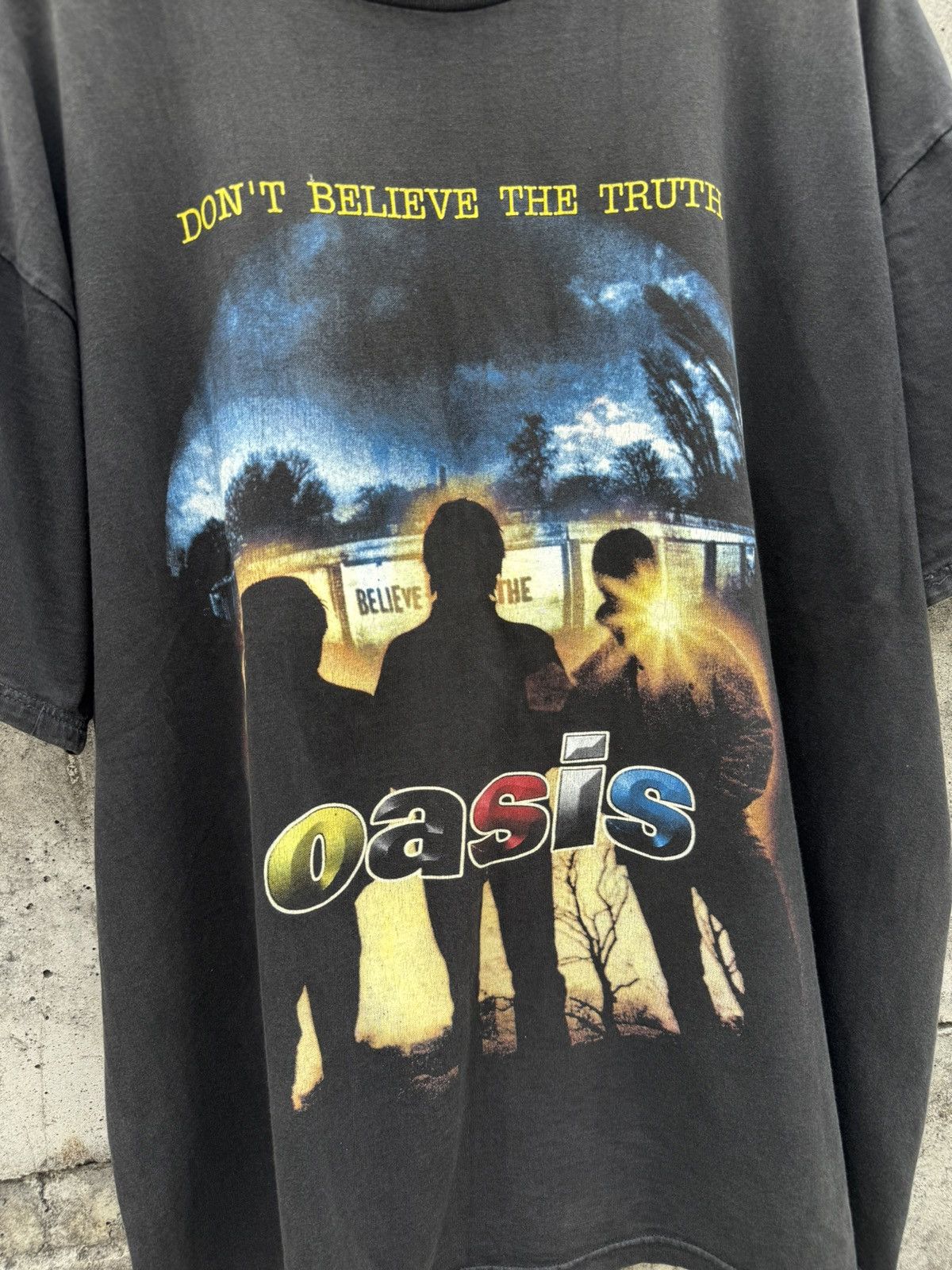 Band Tees Vintage Oasis Don’t Believe truth Tshirt Size US XL / EU 56 / 4 - 2 Thumbnail
