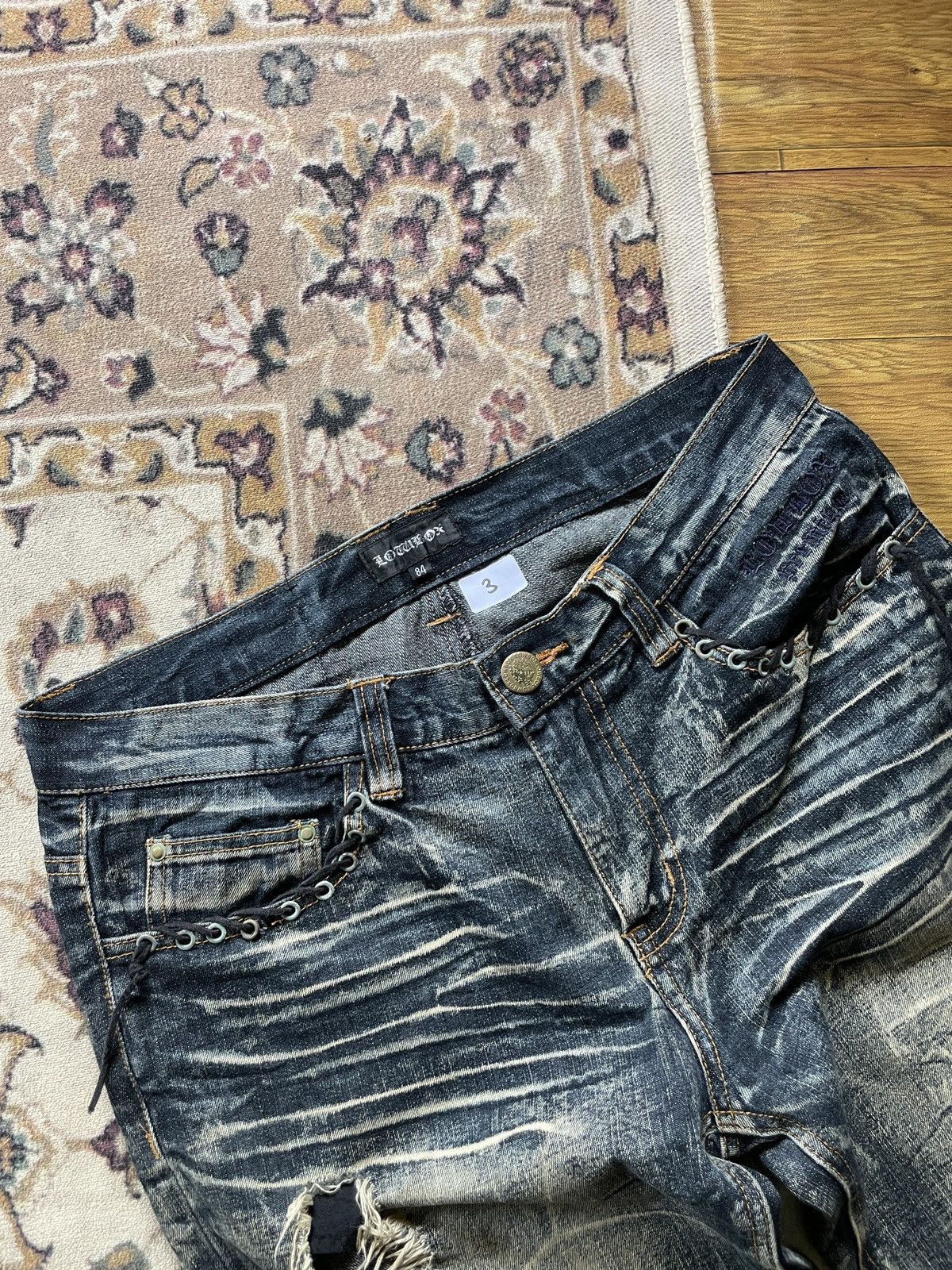 LowBox Distressed denim jeans with a bold