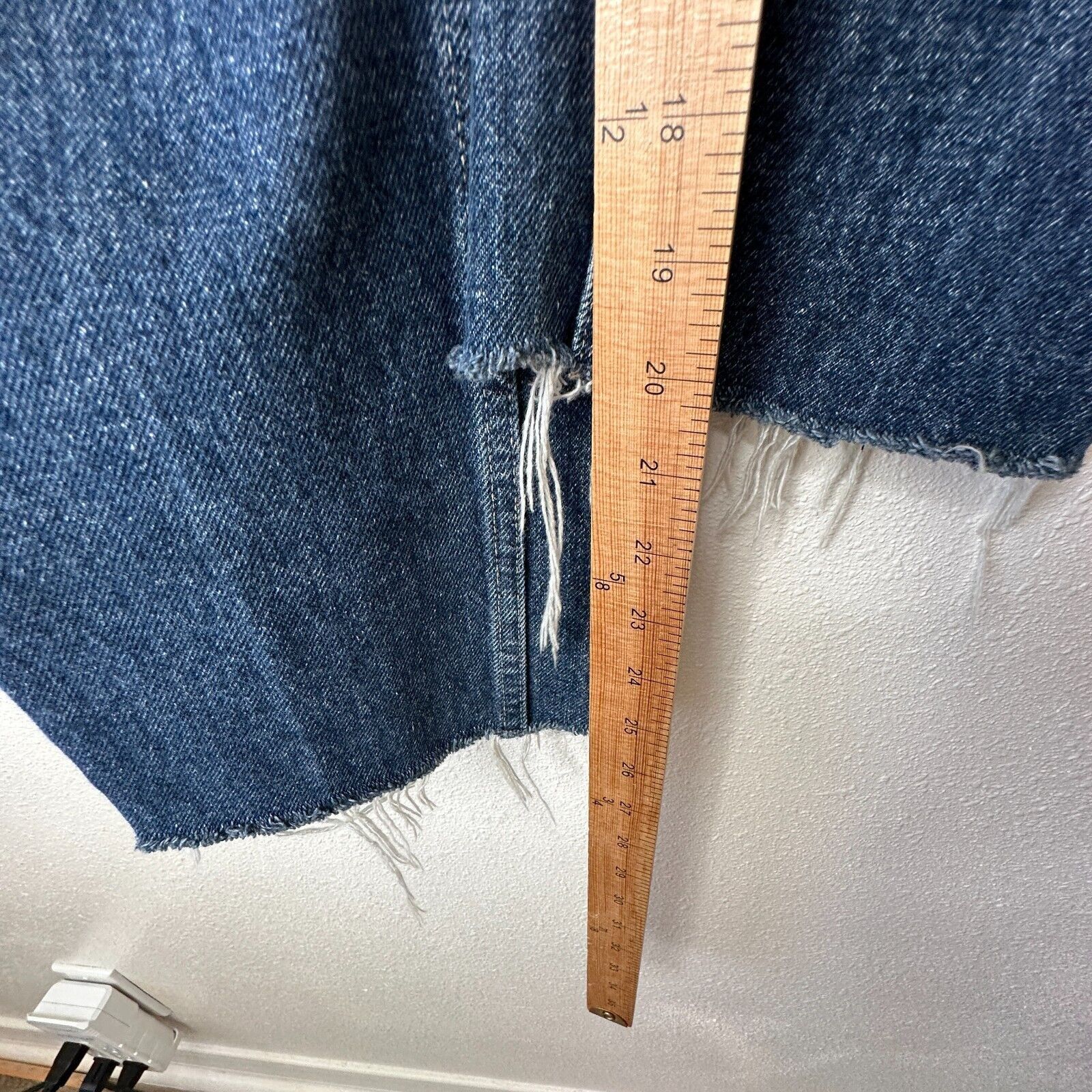 Guess Guess Dark Blue Wash Distressed Slim Leg Raw Hem Denim Jeans Size 28" / US 6 / IT 42 - 15 Thumbnail