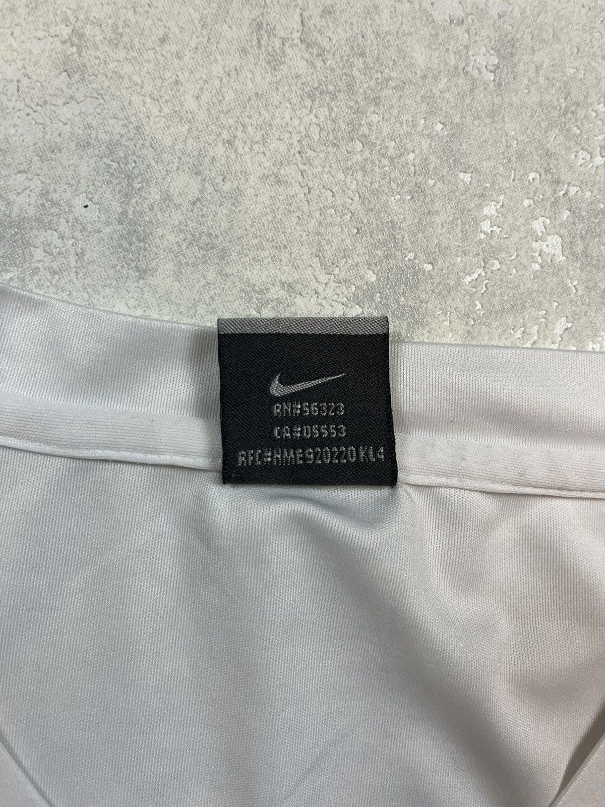 Nike × Vintage 90s Nike Big Central Swoosh Vintage Y2K Oversized T-Shirt Size US L / EU 52-54 / 3 - 4 Thumbnail