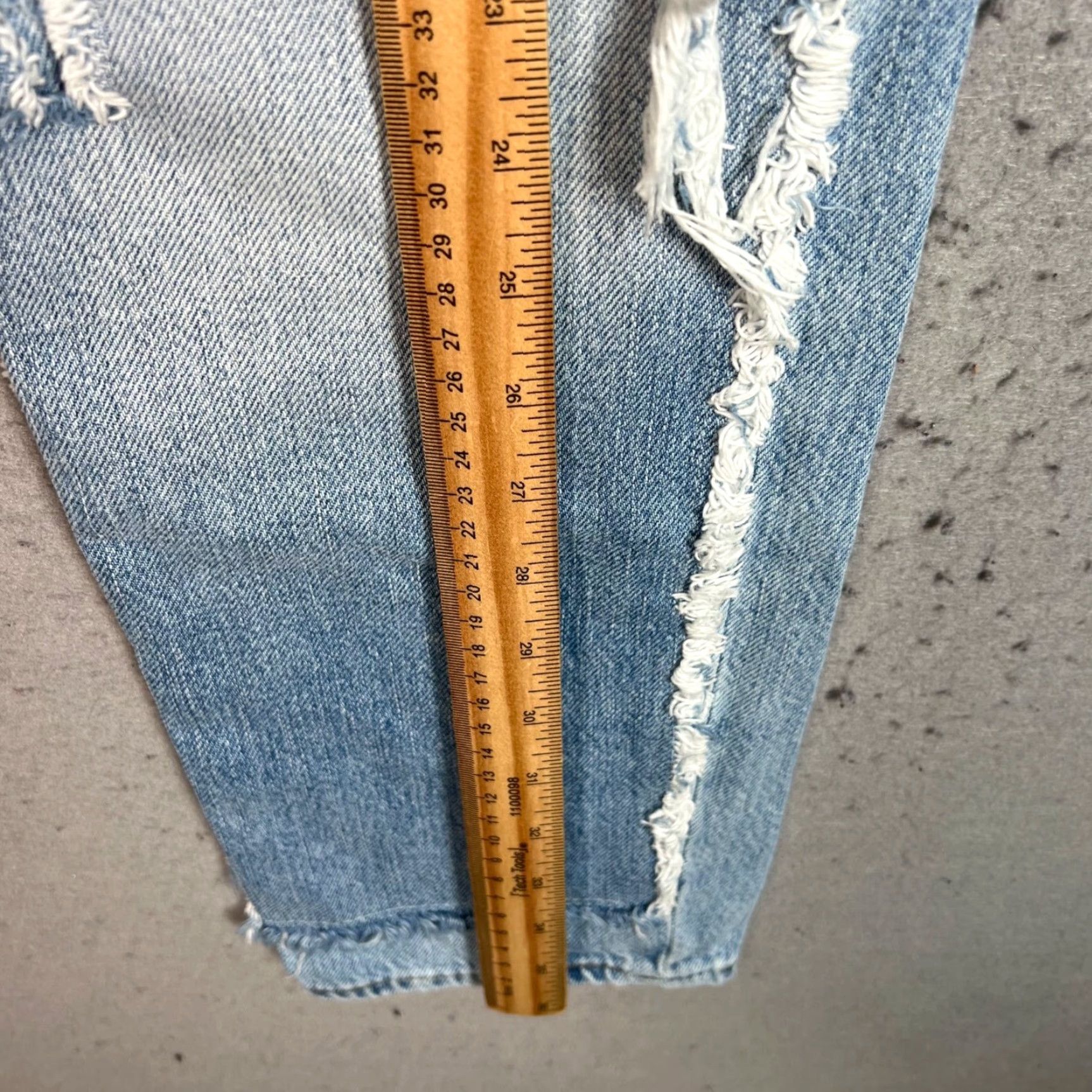 Frame VINTAGE FRAME Distressed Tapered Leg Jeans Size 24 Light Wash Denim Womens Size 42" / US 20 - 6 Thumbnail