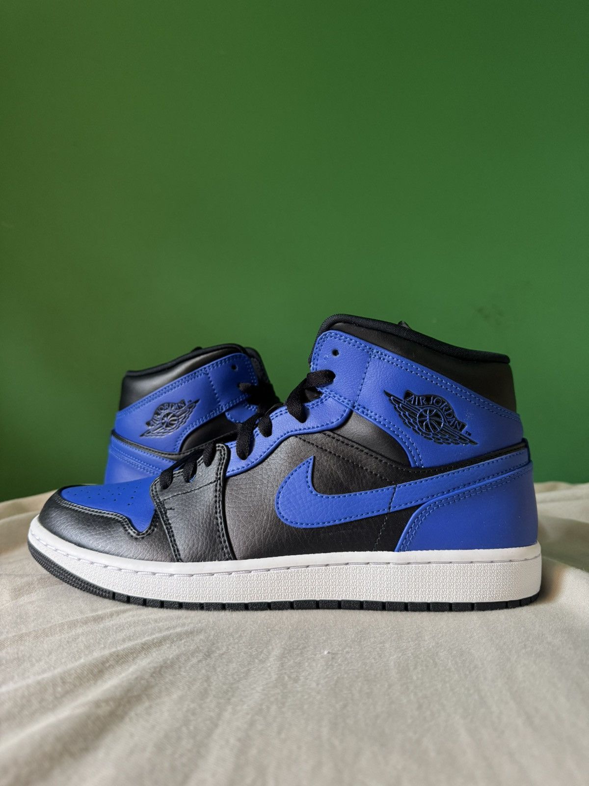 Jordan Brand Nike Jordan 1 mid hyper royal 2020 Size US 11 / EU 44 - 1 Thumbnail