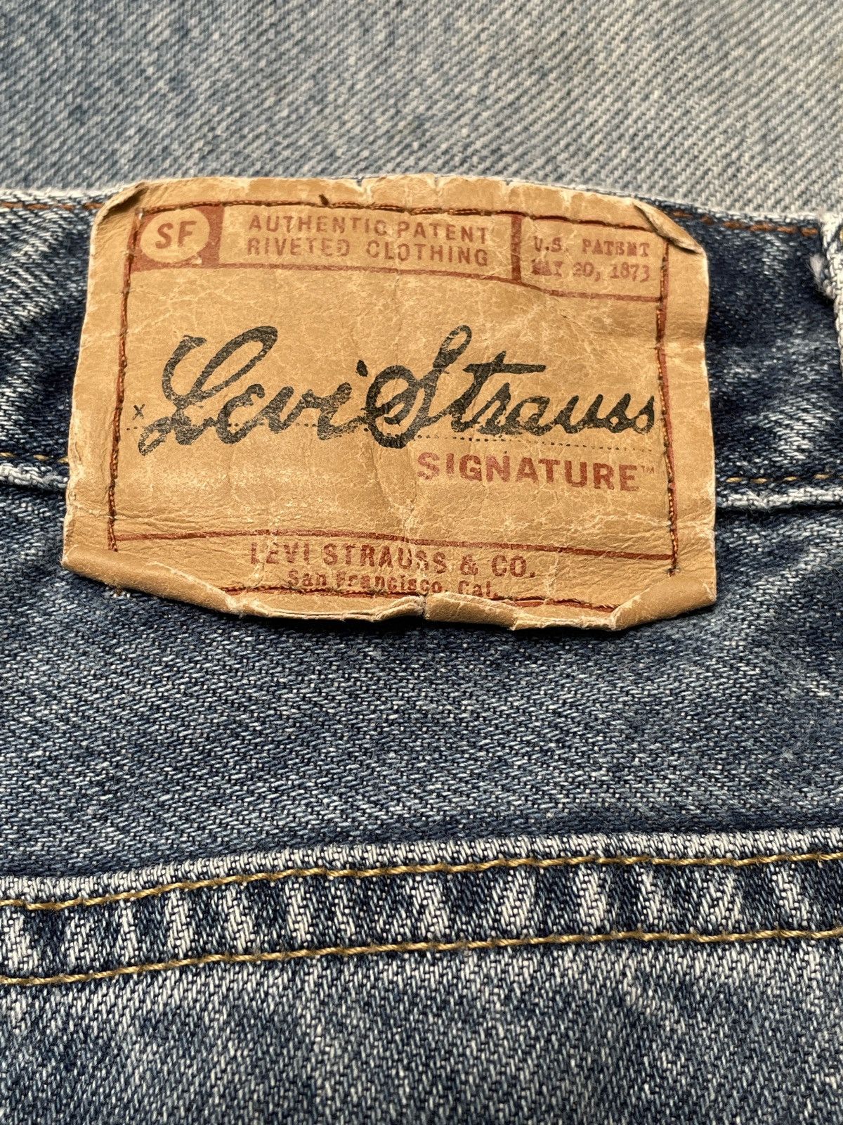 Designer × Levi's × Vintage Vintage Brand Levi’s Signature Jeans 2000s Size US 31 - 11 Thumbnail