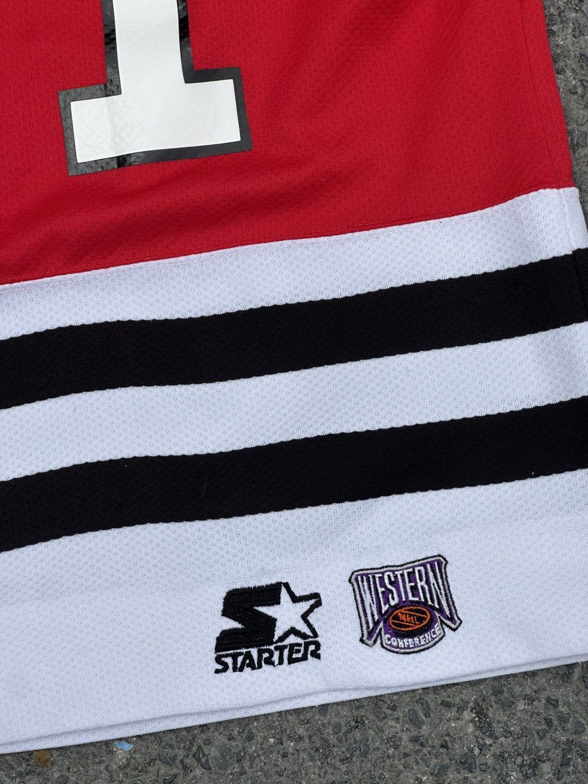 Starter Vintage Chicago Blackhawks NHL hockey Starter Jersey Size US XL / EU 56 / 4 - 7 Thumbnail