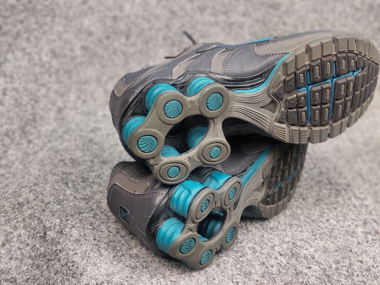 Nike Vintage Nike Shox NZ Cool Grey Cyber Y2K Style Sneakers Size US 7 / IT 37 - 20 Thumbnail