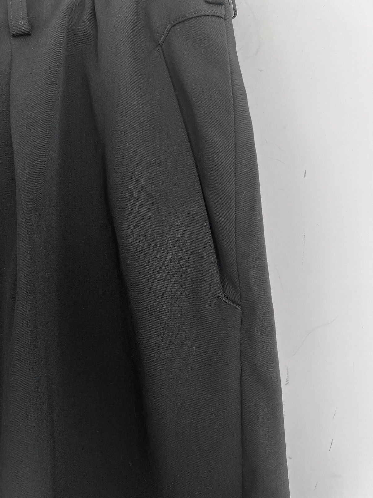 Yohji Yamamoto Yohji Yamamoto Pour Homme - W/Gabardine 1-Tuck Wide Shorts Size US 30 / EU 46 - 6 Thumbnail