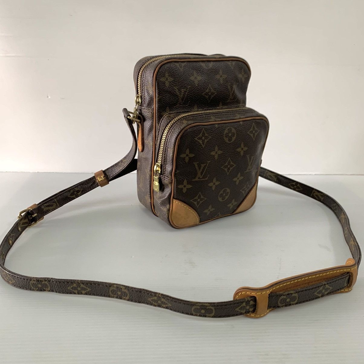 Louis Vuitton Louis Vuitton Amazon Monogram Slingbag Size ONE SIZE - 5 Thumbnail