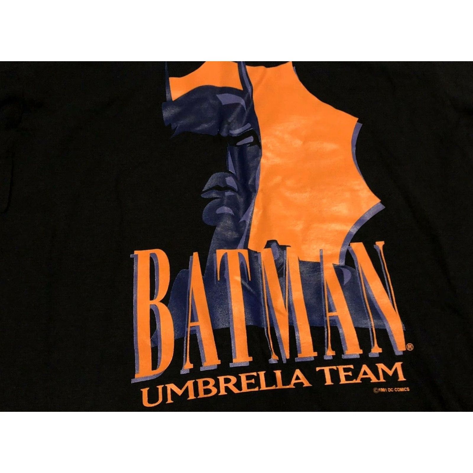 Vintage VINTAGE Batman Umbrella Shirt Mens Large DC Comics 1991 Black Cotton Crew Neck Short Sleeve Oneita T-Shirt 90s USA Size US L / EU 52-54 / 3 - 2 Thumbnail