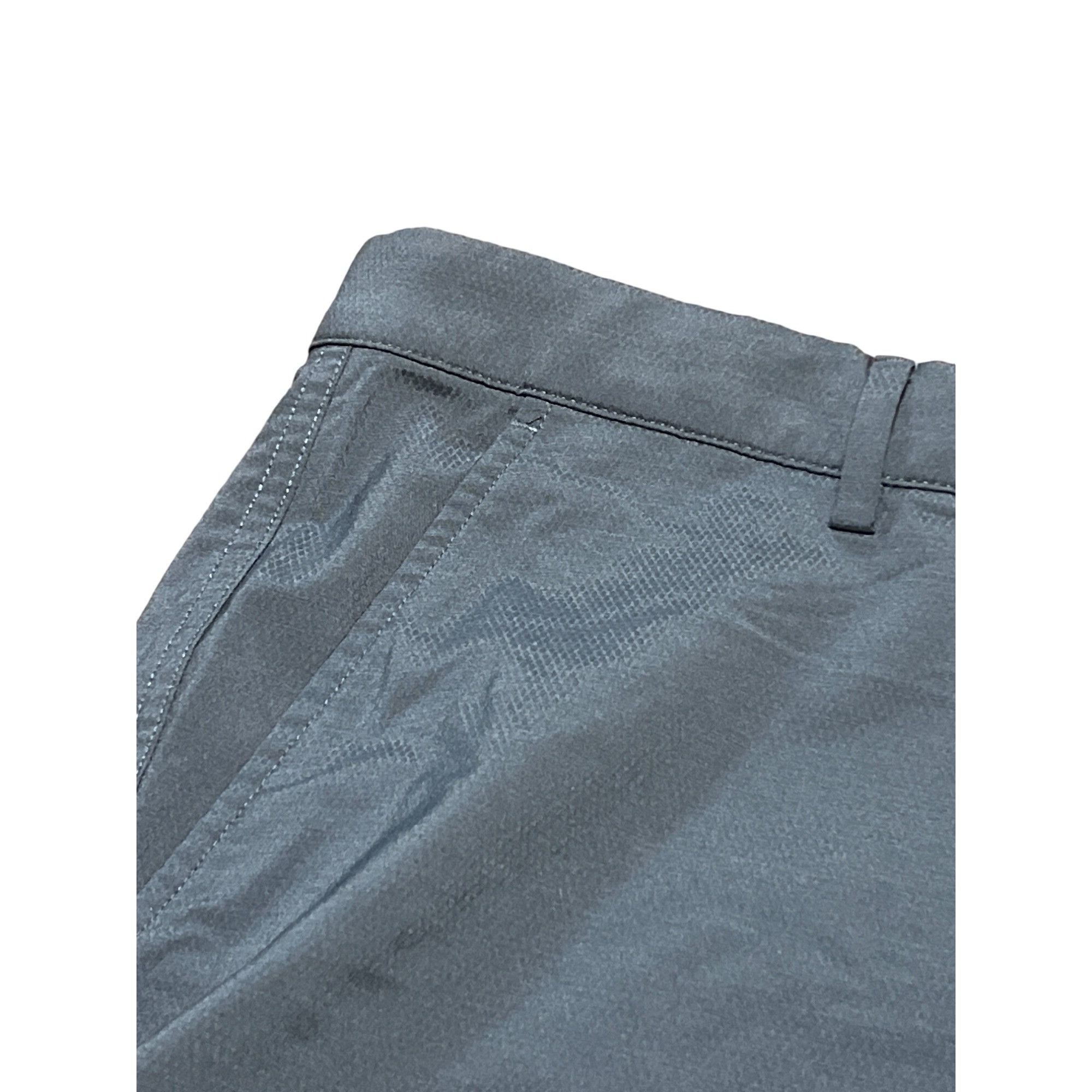 Greg Norman Greg Norman Golf Shorts Navy Blue Polyester & Spandex Blend Size US 42 / EU 58 - 2 Thumbnail