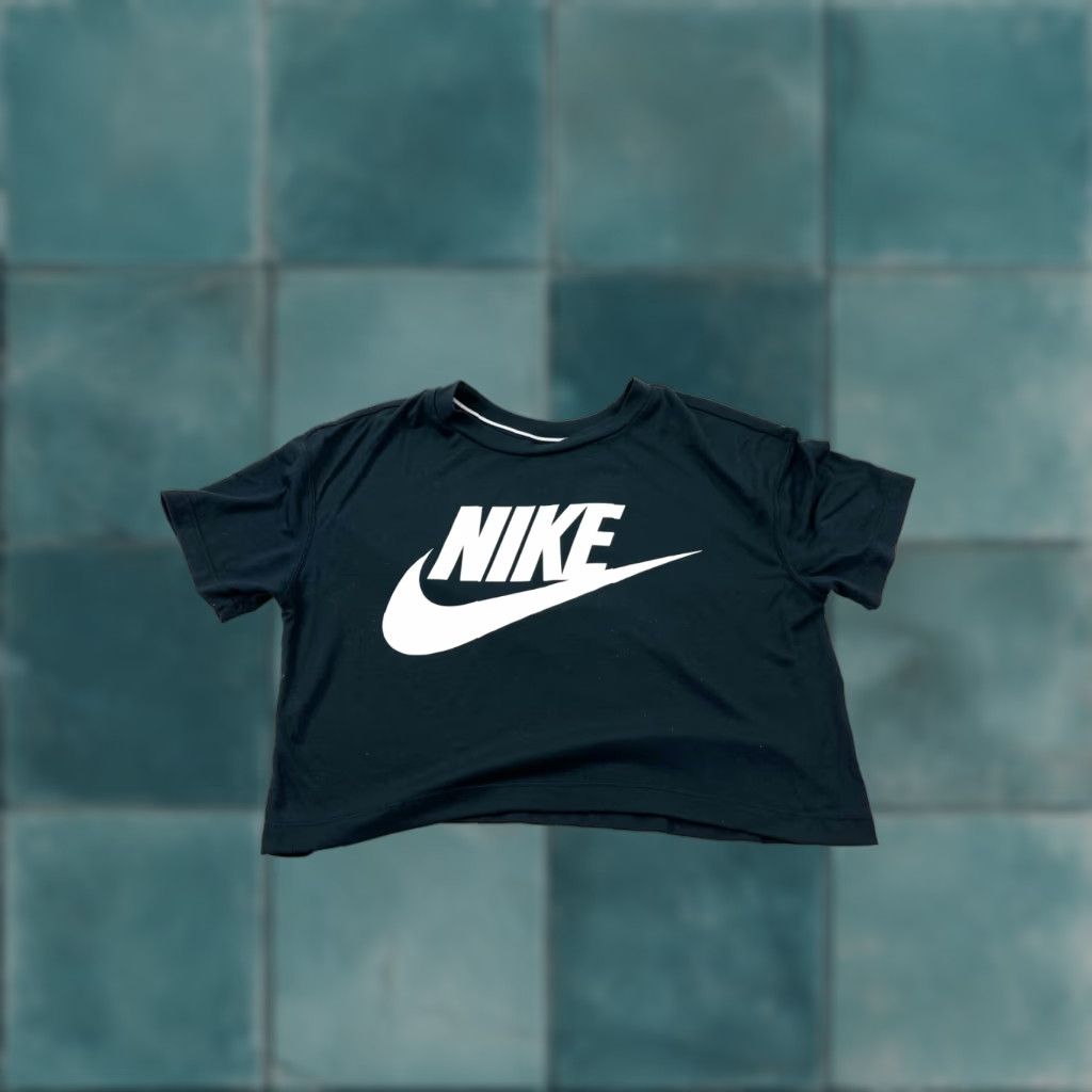 Nike Nike Shirt Womens Small Black Spell Out Futura Essential Icon Crop BQ6838-010 Size S / US 4 / IT 40 - 1 Thumbnail