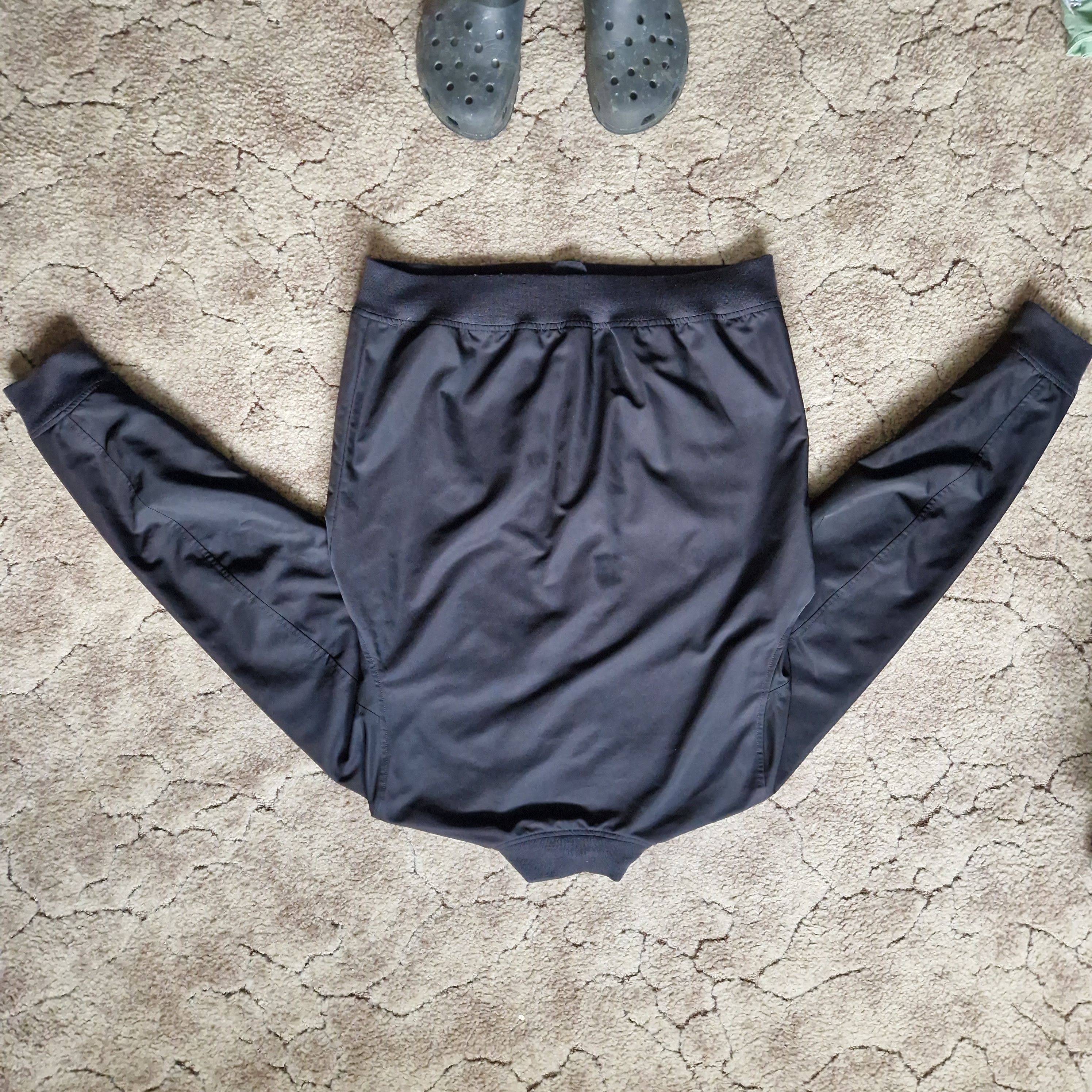 Levi's Levi’s Bomber Jacket – Black Nylon Outerwear (Size L) Size US L / EU 52-54 / 3 - 4 Thumbnail