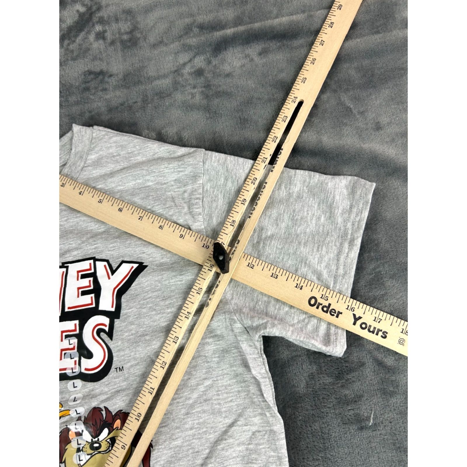 Vintage Looney Tunes Graphic Tee Men’s Large Heather Grey NWT crew neck Bugs Bunny Daffy Duck Taz Marvin the Martian 80s 90s Cartoon Retro Card Size US L / EU 52-54 / 3 - 5 Thumbnail