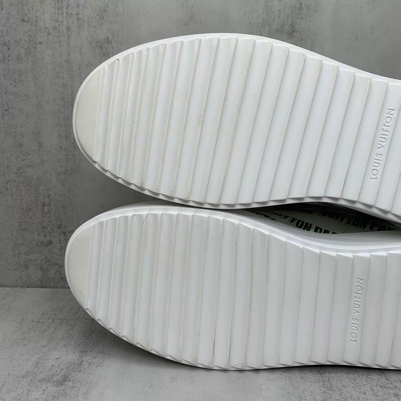Louis Vuitton LV Time Out white print 37w 95 new JZ1113 sneakers Size US 6.5 / IT 36.5 - 8 Thumbnail