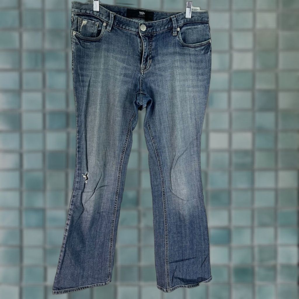 Mossimo MOSSIMO Distressed Bootcut Jeans Size 10 34x32 Blue Women's Denim Size 32" / US 10 / IT 46 - 1 Thumbnail