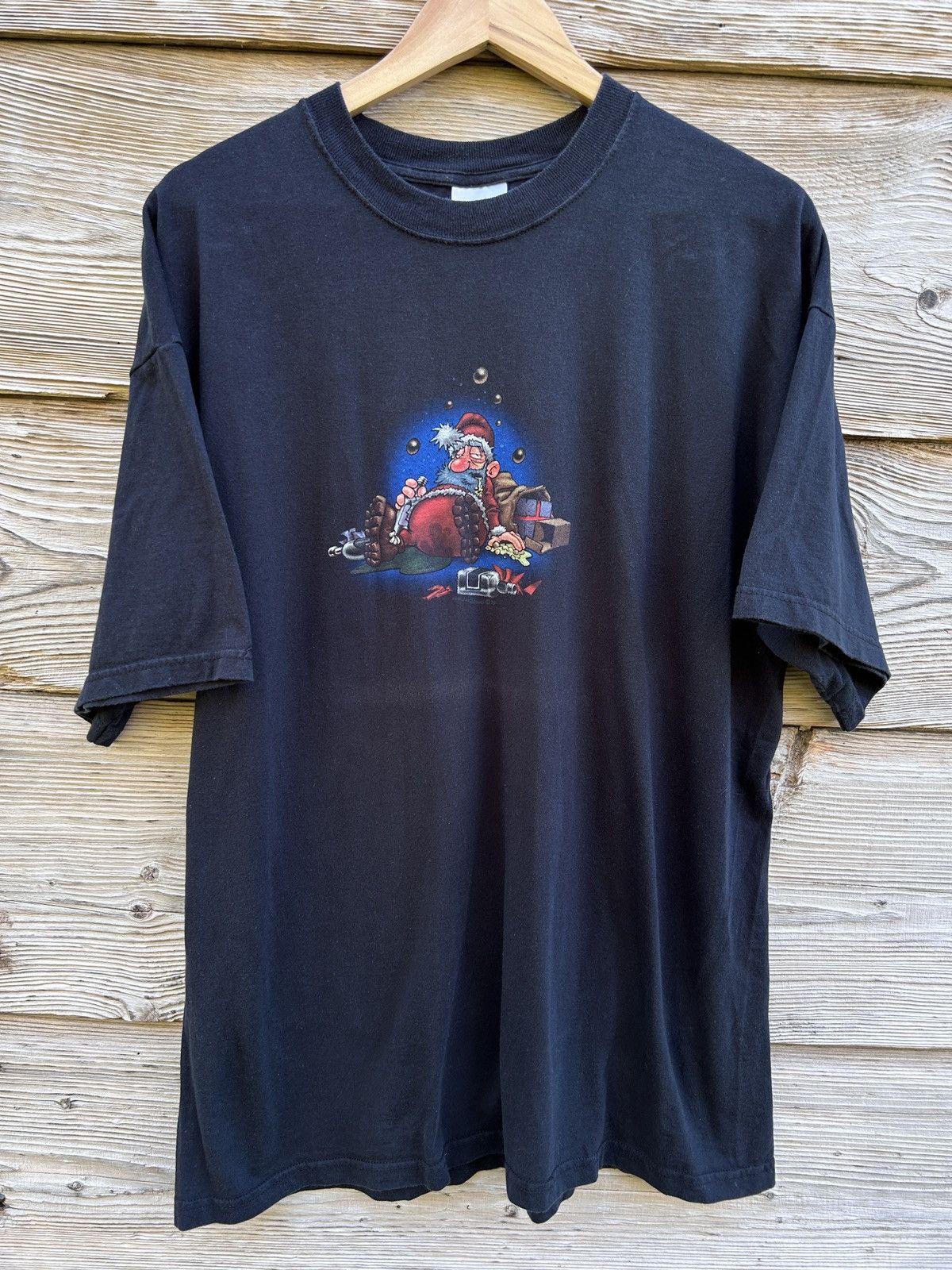 Vintage 90s Vintage 1999 Drunk Santa MCS Berlin T-Shirt In Black Size US XL / EU 56 / 4 - 1 Thumbnail