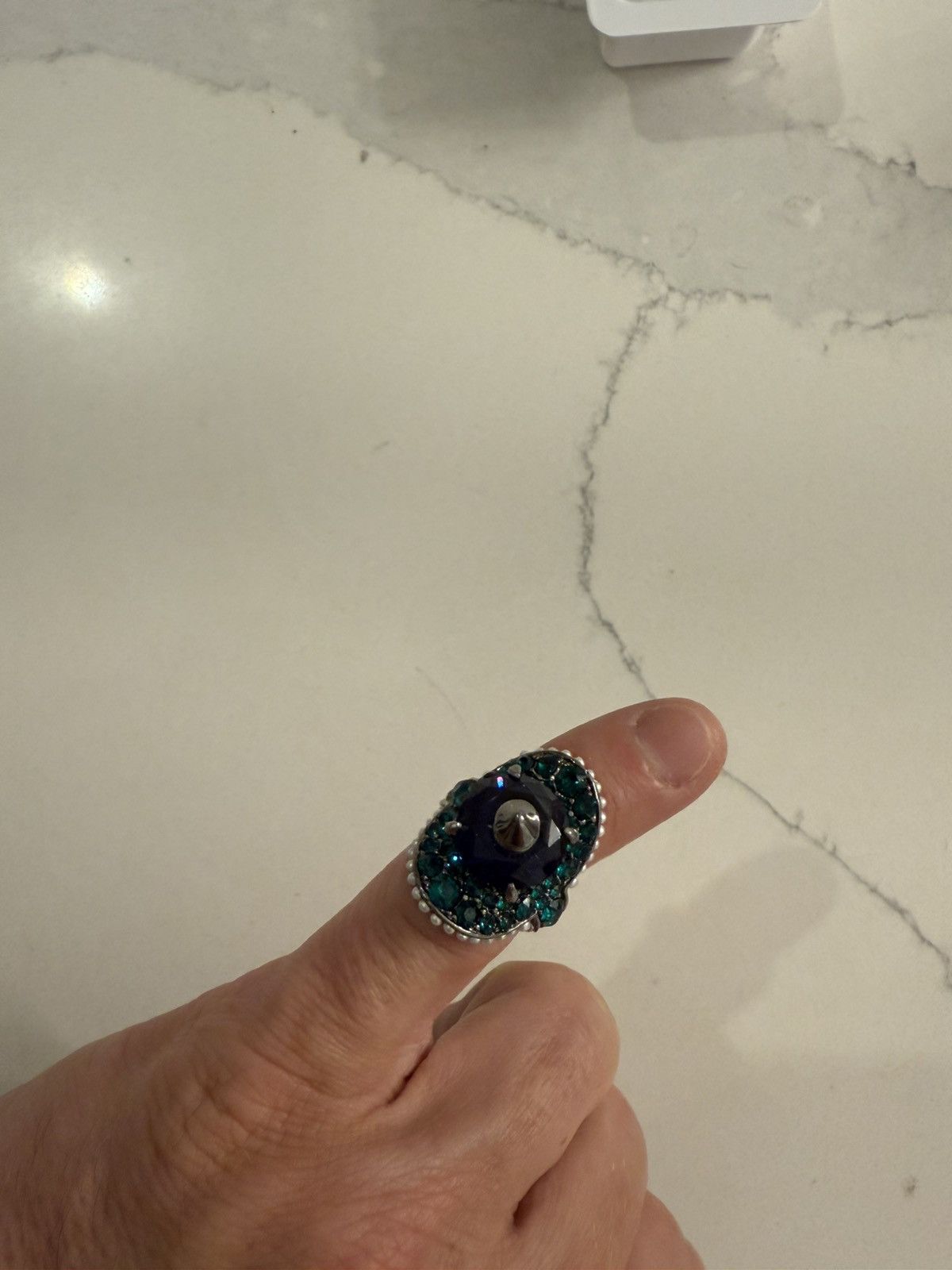 Gucci Authentic GUCCI ring, stud and crystals in blue and green Size ONE SIZE - 2 Thumbnail