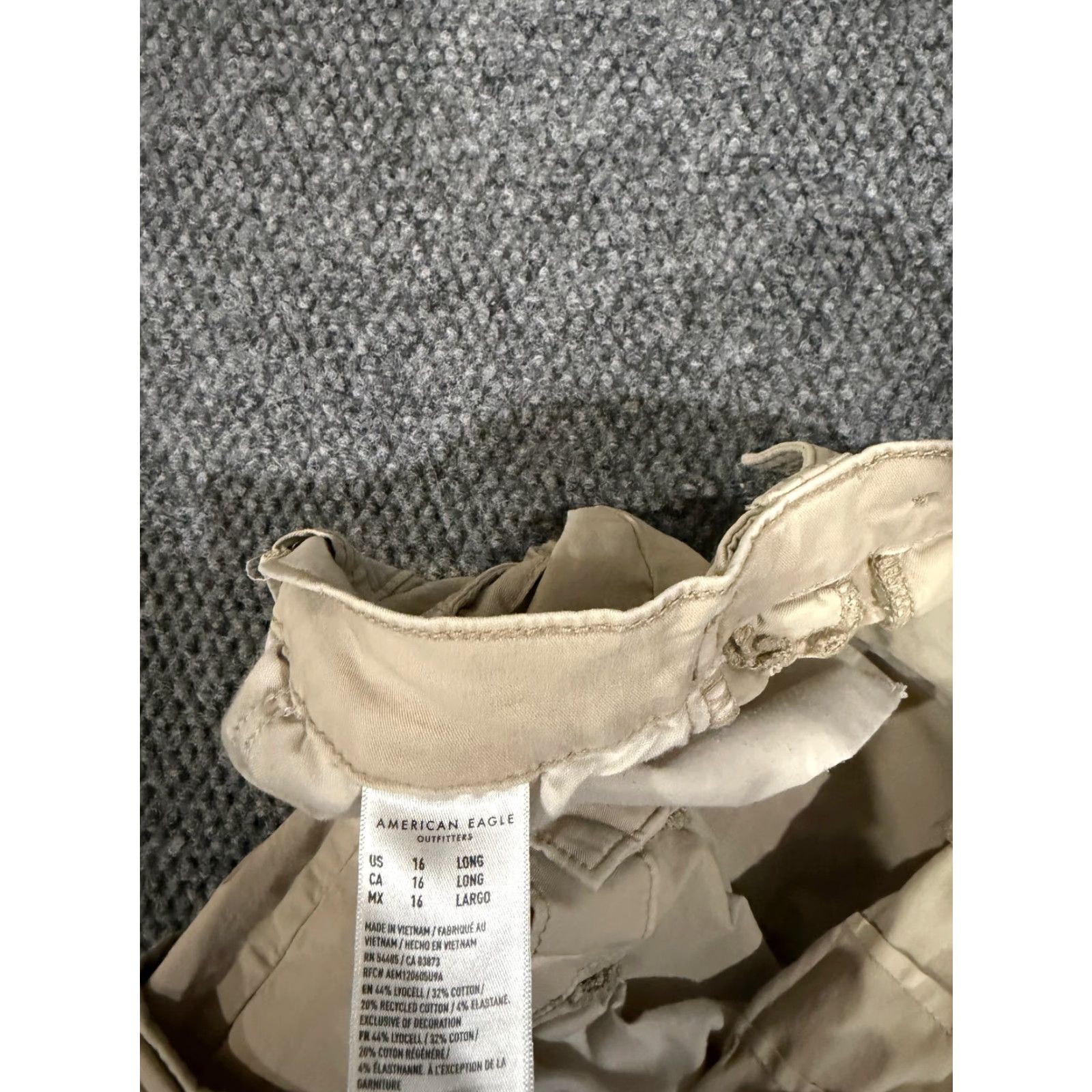 American Eagle Outfitters American Eagle cargo pants Womens 16 long Khaki Beige Stretch utility hiking pants Size 38" / US 16 / IT 52 - 4 Thumbnail