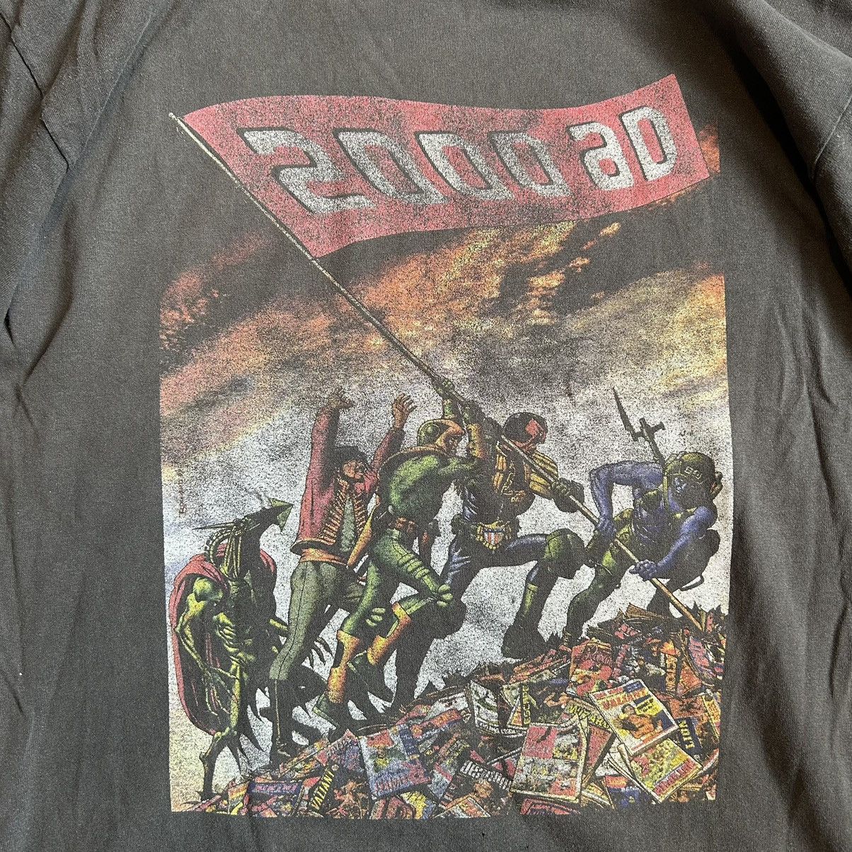 DC Comics × Vintage 90s Vintage 2000AD Judge Dredd tee Size US L / EU 52-54 / 3 - 3 Thumbnail