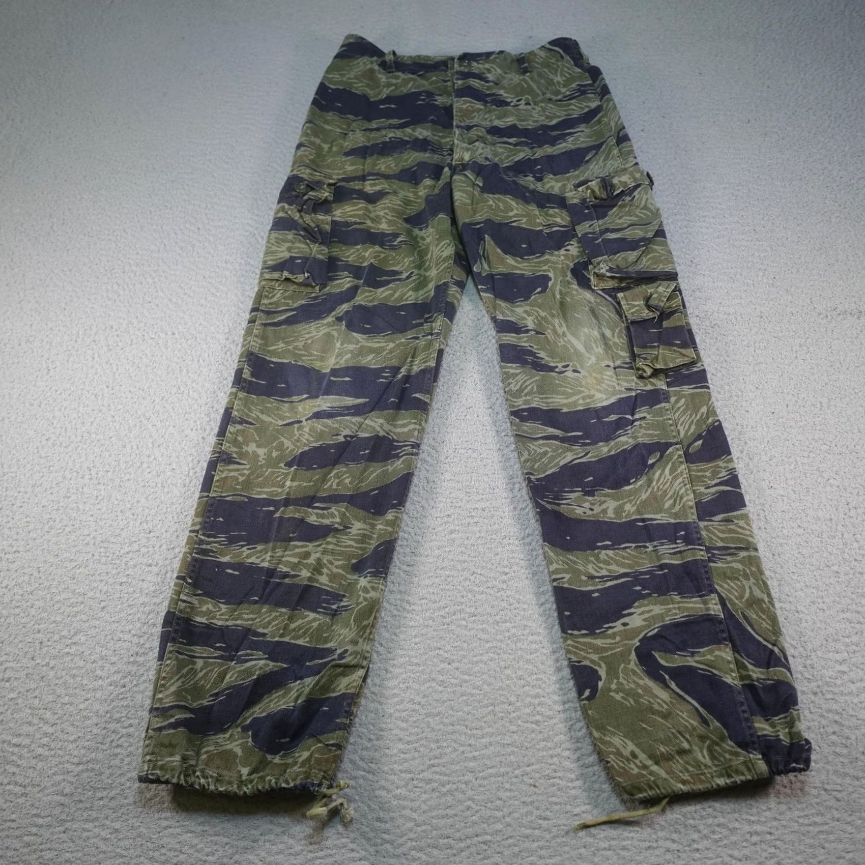 Vintage VINTAGE Vietnam War Tiger Stripe Pants M Men Casual Cargo Pockets 28x29 Green Camouflage Army Season Fall Mens Size US 31 - 2 Thumbnail