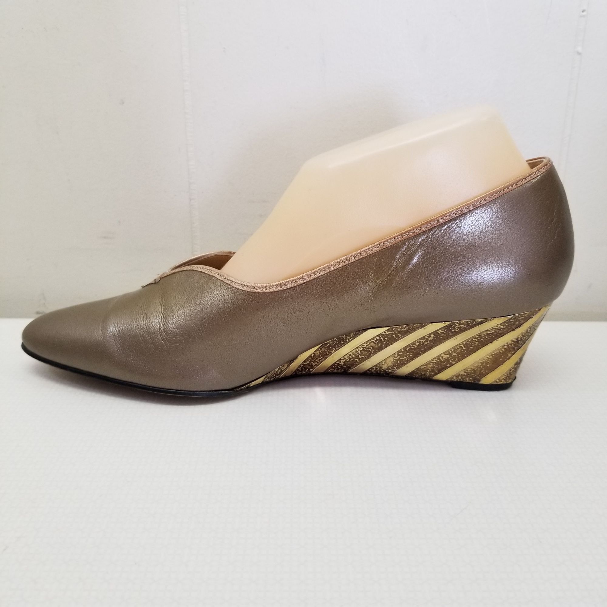 Other Magdesians 10N Gold Metallic Wedge Heels USA Vintage Slip On Size US 10 / IT 40 - 8 Thumbnail