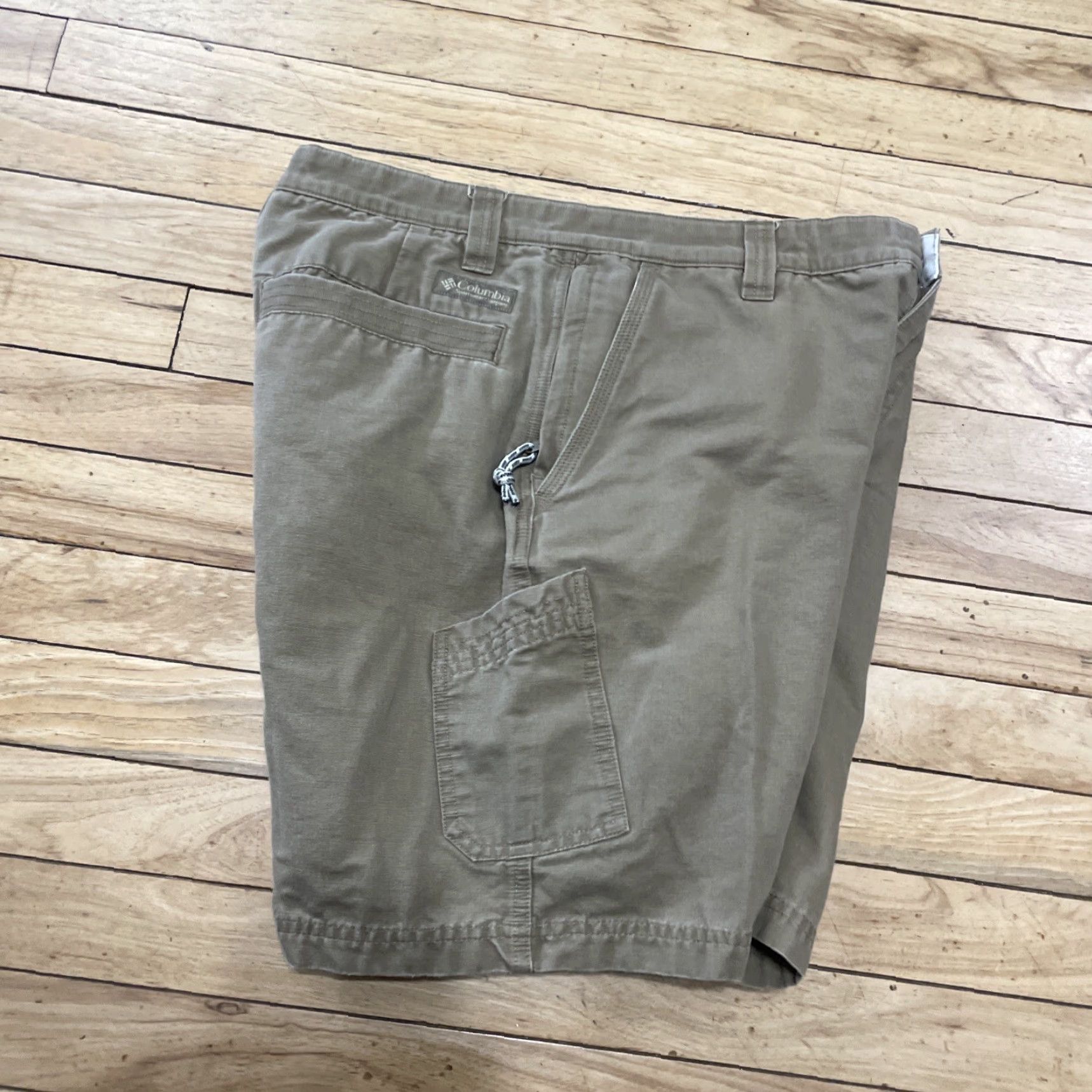 Vintage Columbia Shorts Men 32 Brown Khaki Cargo Hiking Shorts Zip Pocket Thick Twill - Casual Travel Size US 32 / EU 48 - 6 Thumbnail