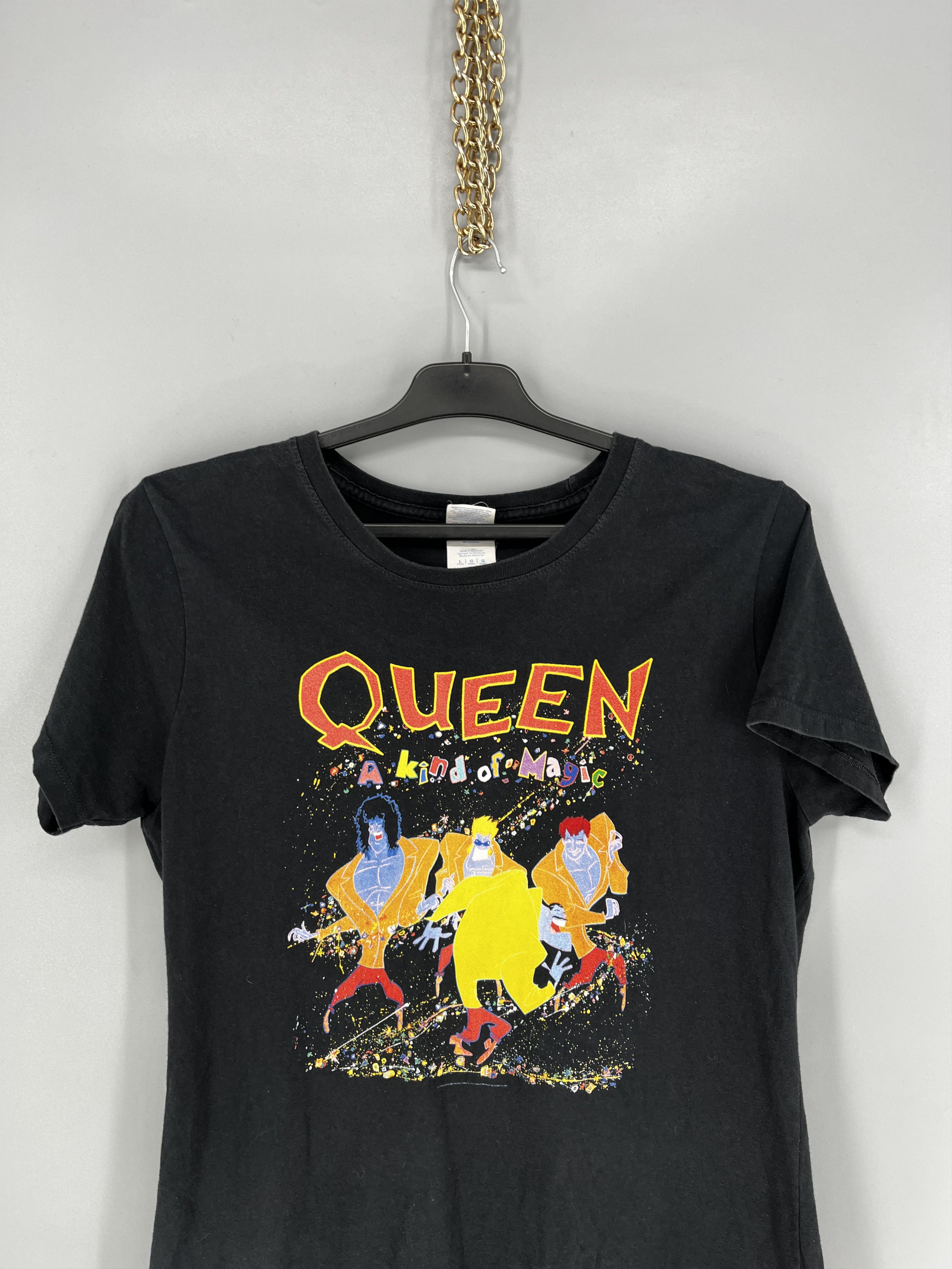 Band Tees Queen Vintage 2000s A Kind of Magic Rock Band Tee Size US M / EU 48-50 / 2 - 6 Thumbnail