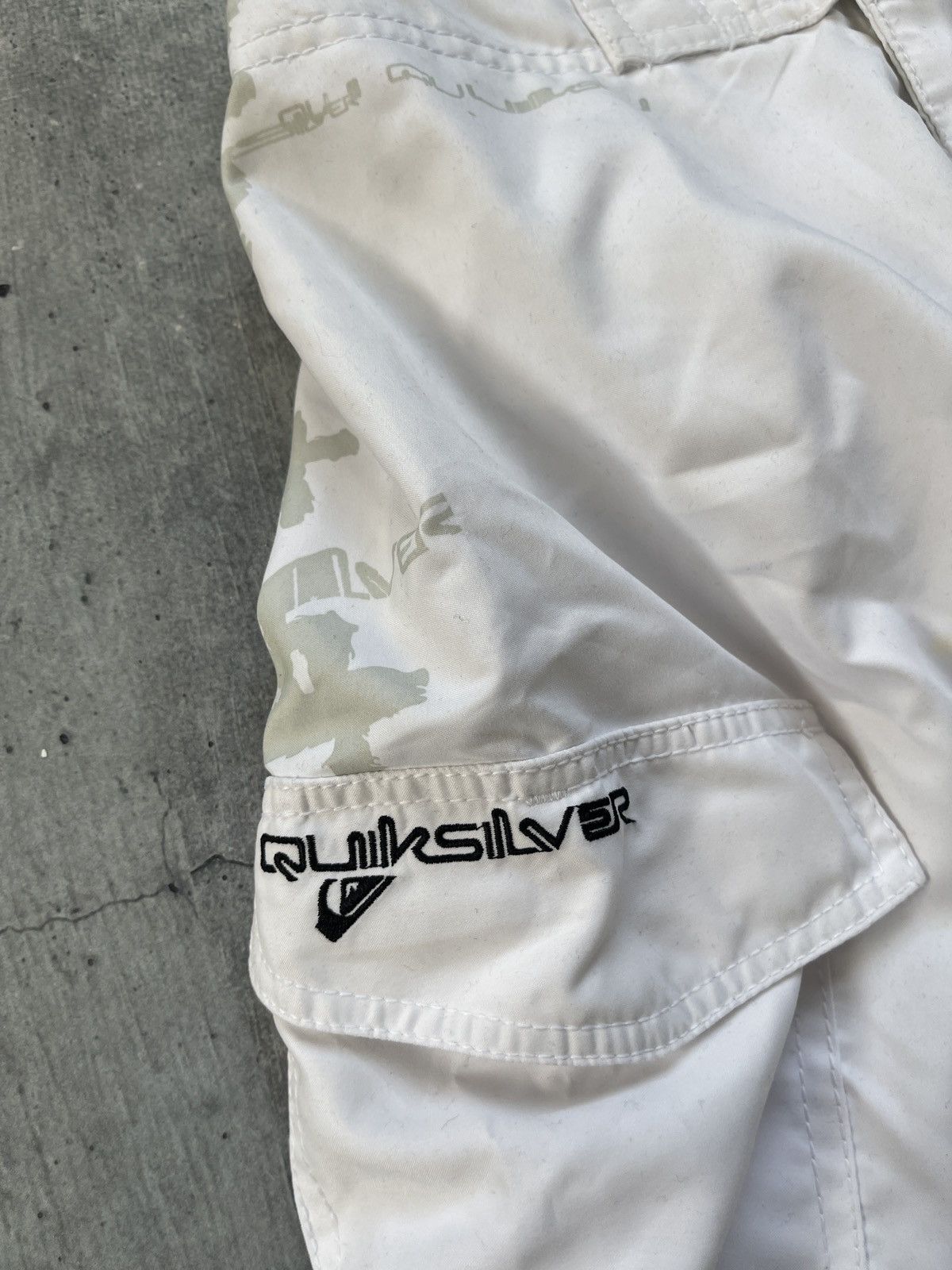 Quicksilver Vintage Quicksilver cargo shorts big logo Size US 32 / EU 48 - 5 Thumbnail